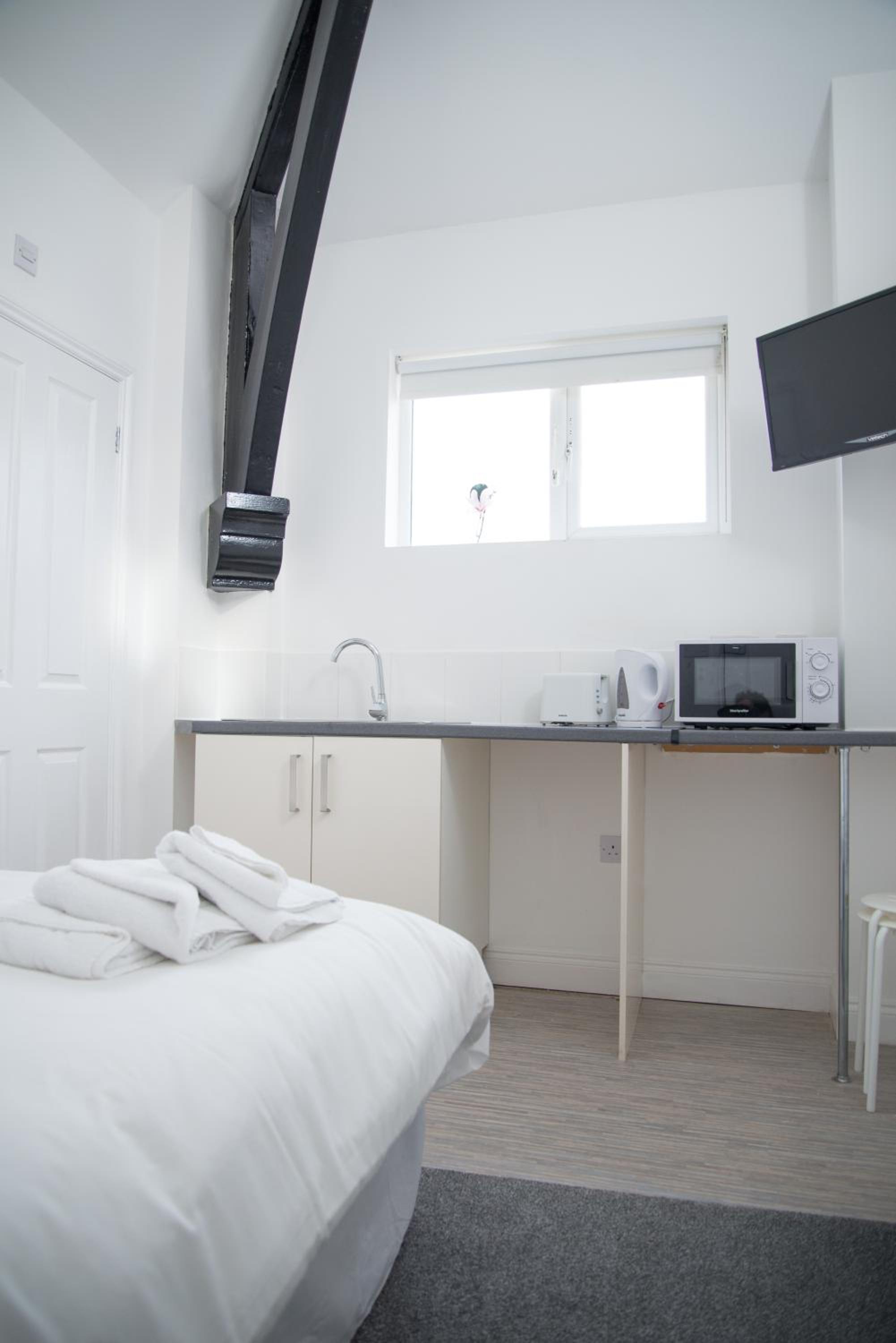 Small Double Room - Photo 5