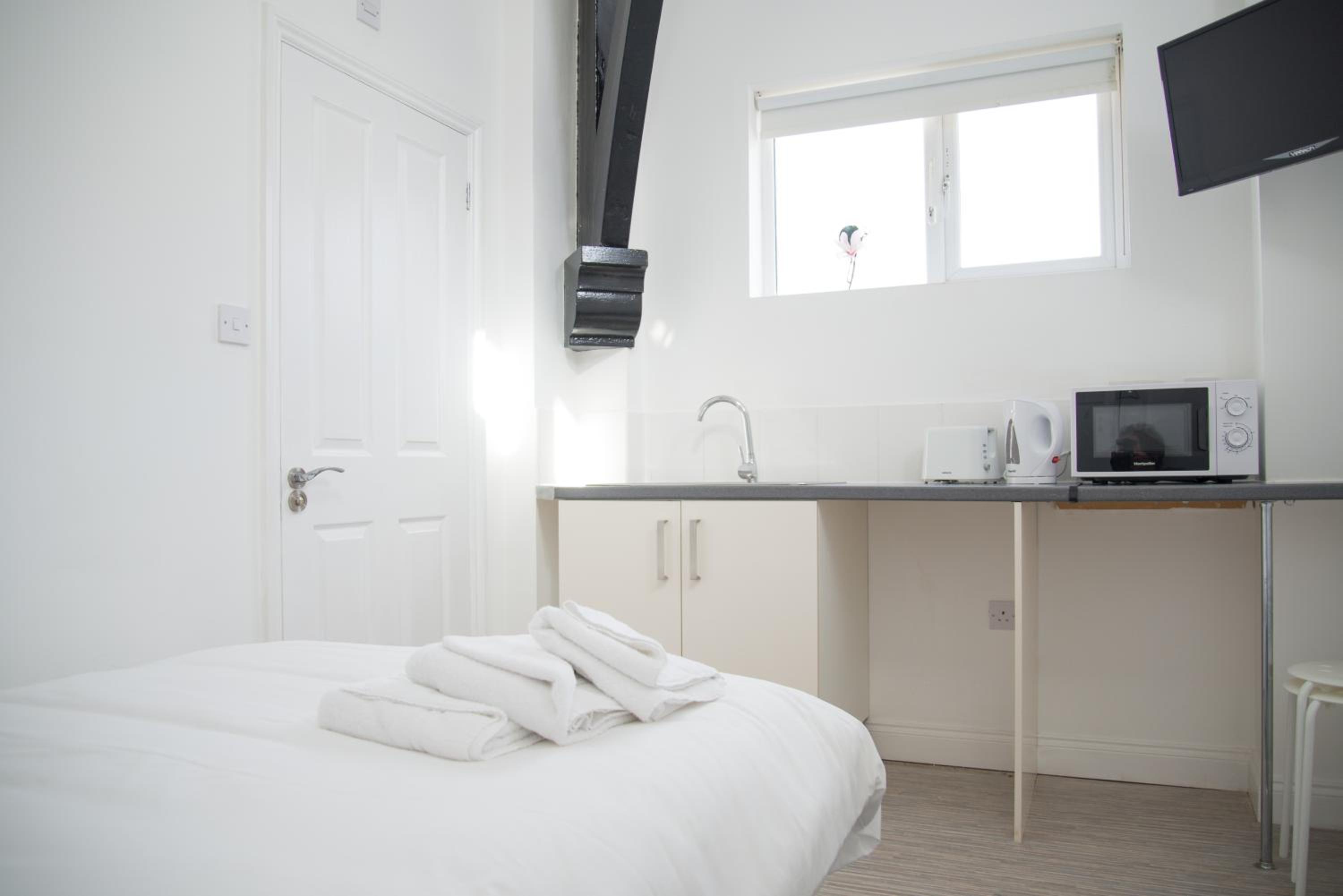 Small Double Room - Photo 6