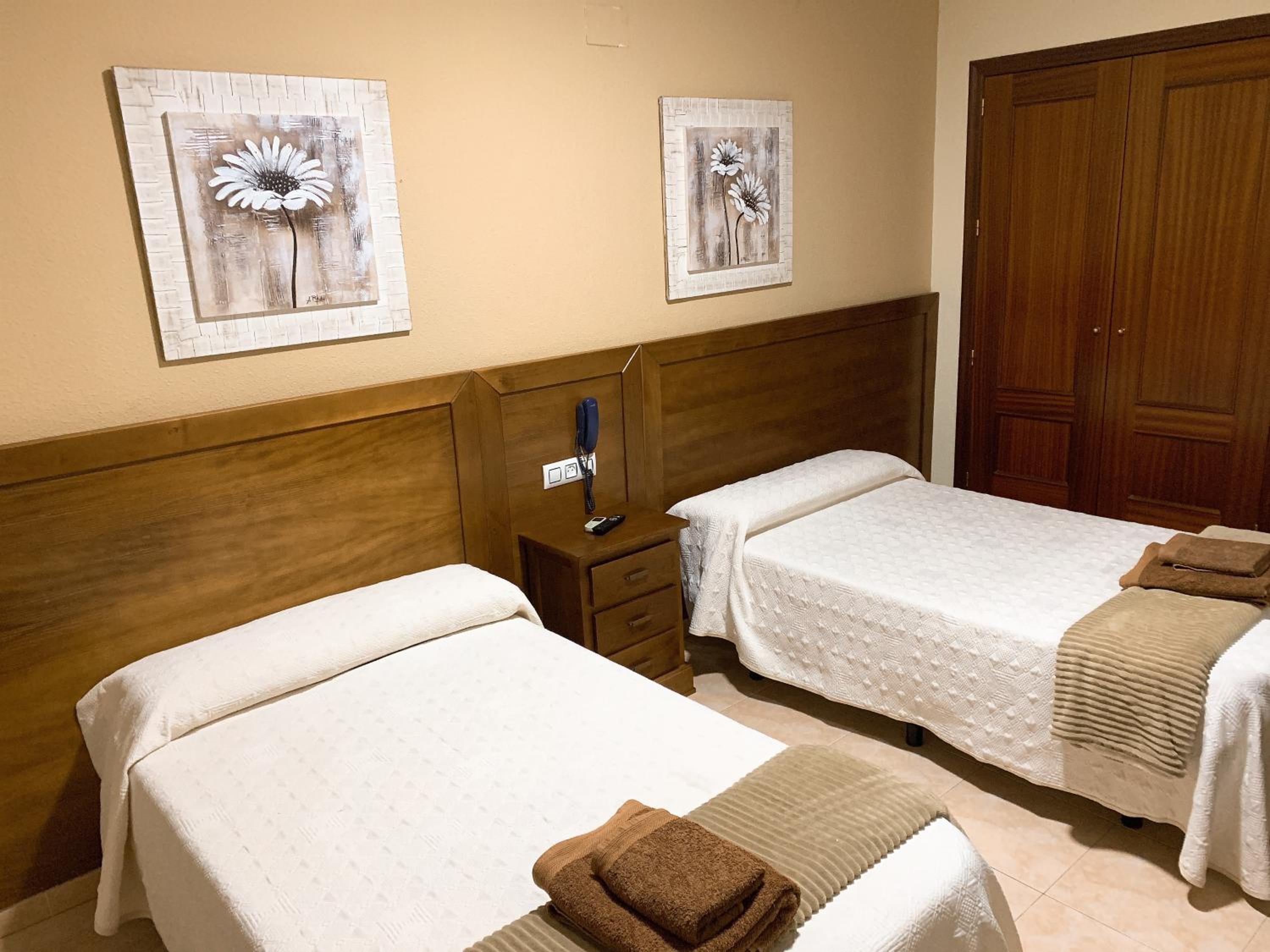 Twin Room - Photo 5