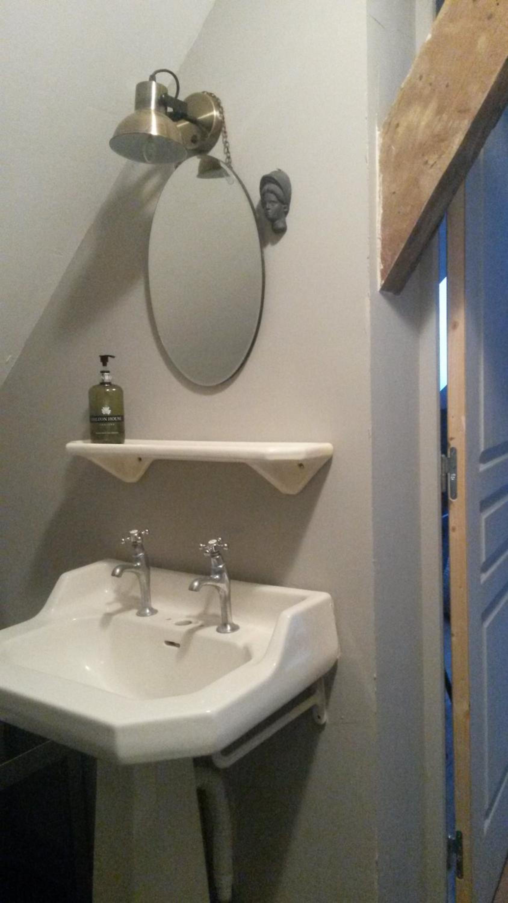 Double Room with Private Bathroom - Photo 4