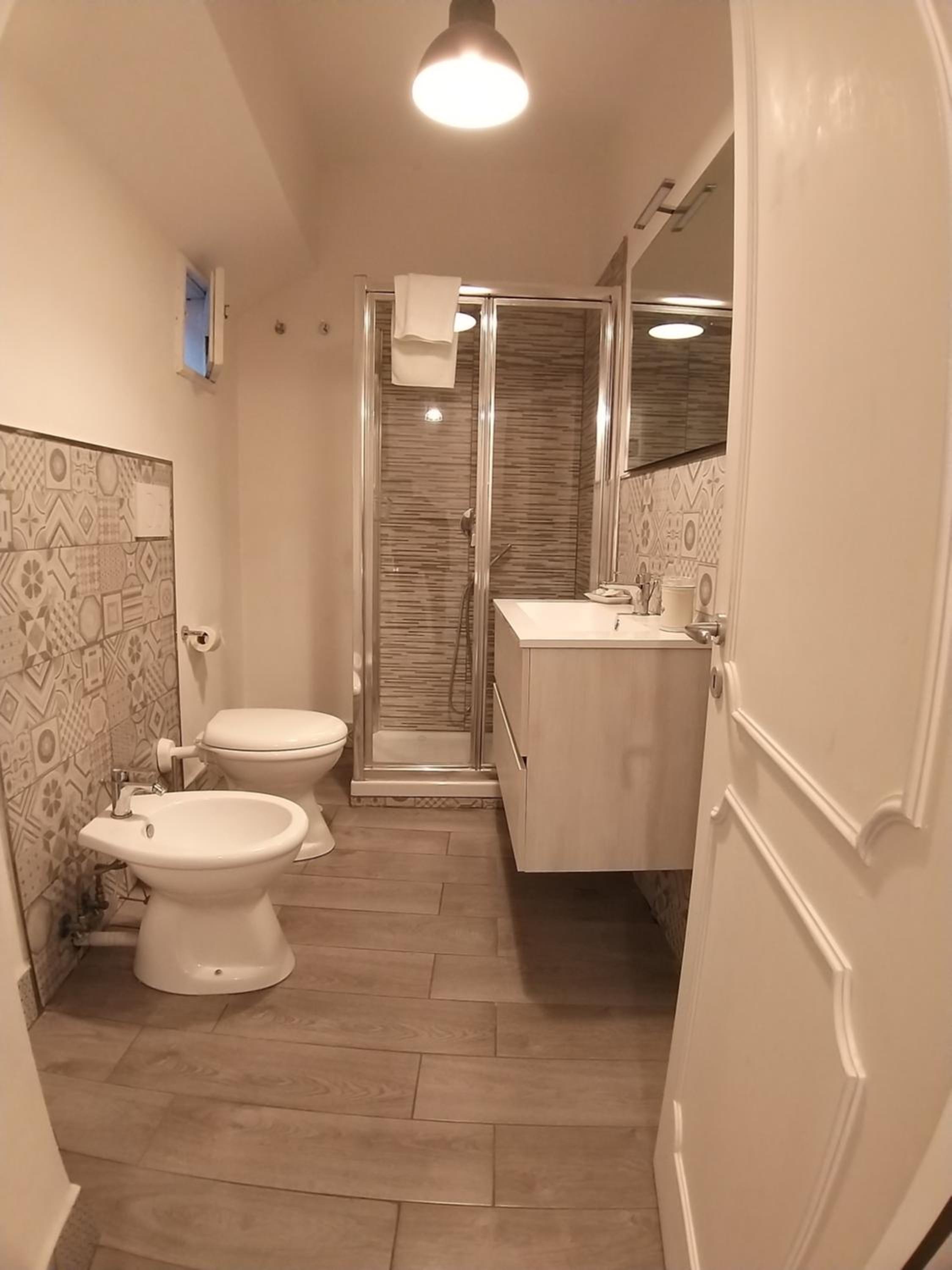 Quadruple Room with Sea View - Photo 12