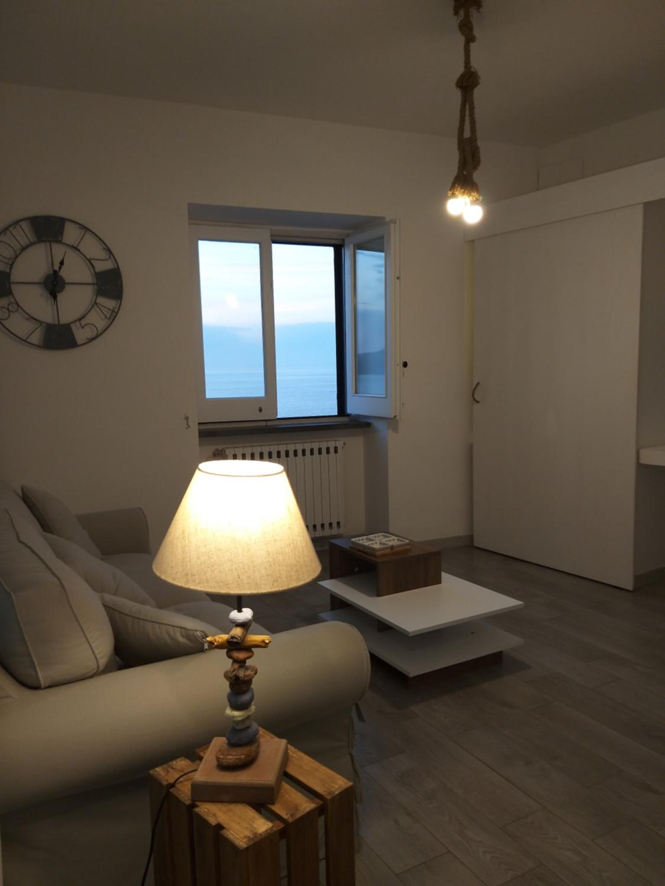 Quadruple Room with Sea View - Photo 8