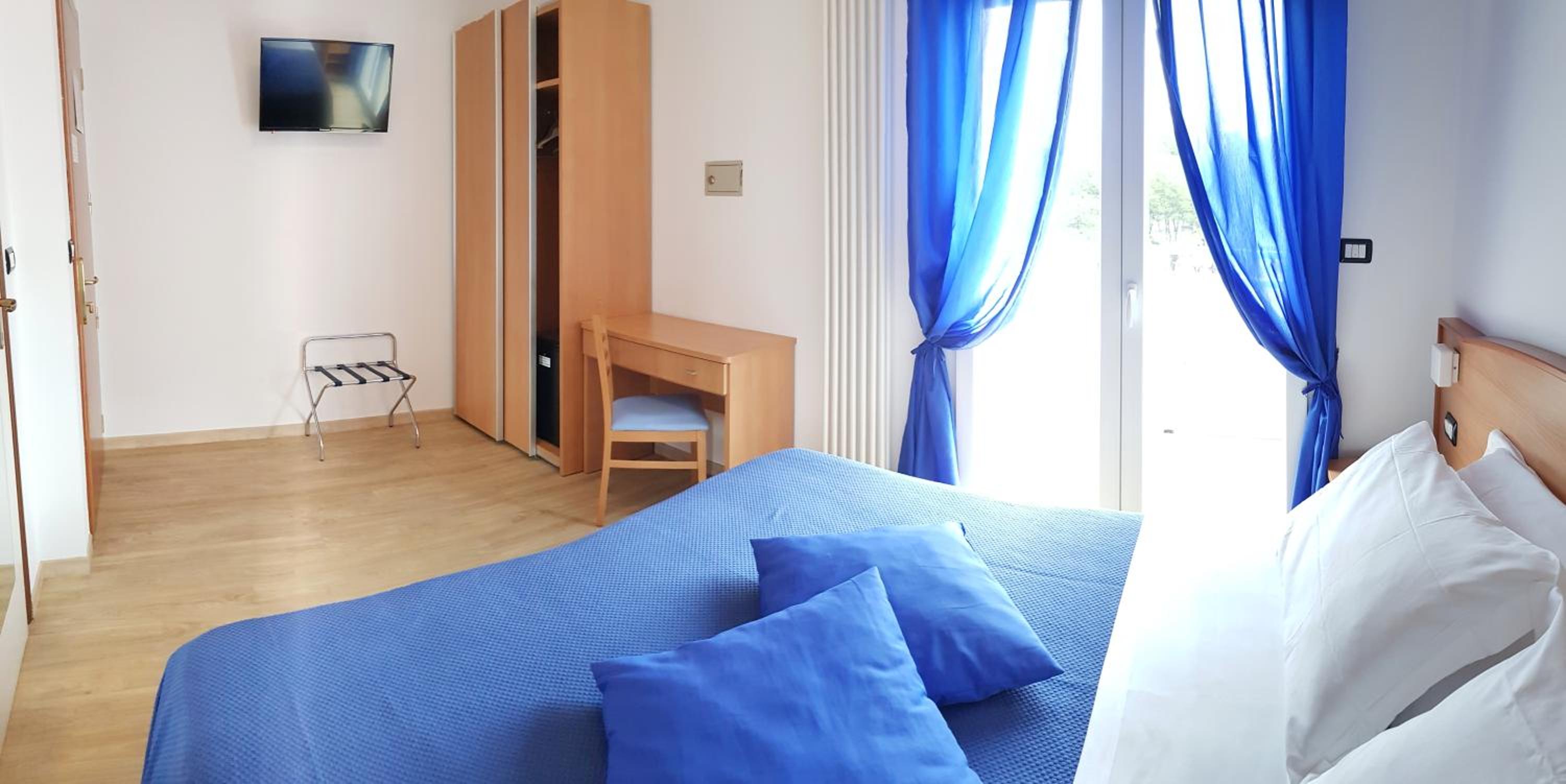 Double Room with Balcony - Photo 29