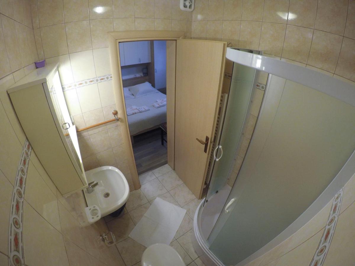 Double Room with Private Bathroom - Photo 5