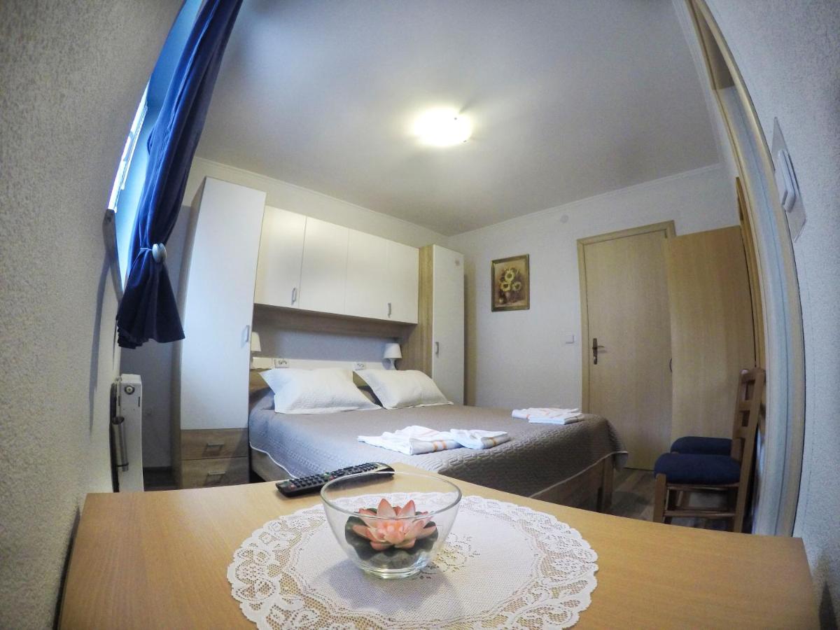 Double Room with Private Bathroom - Photo 3