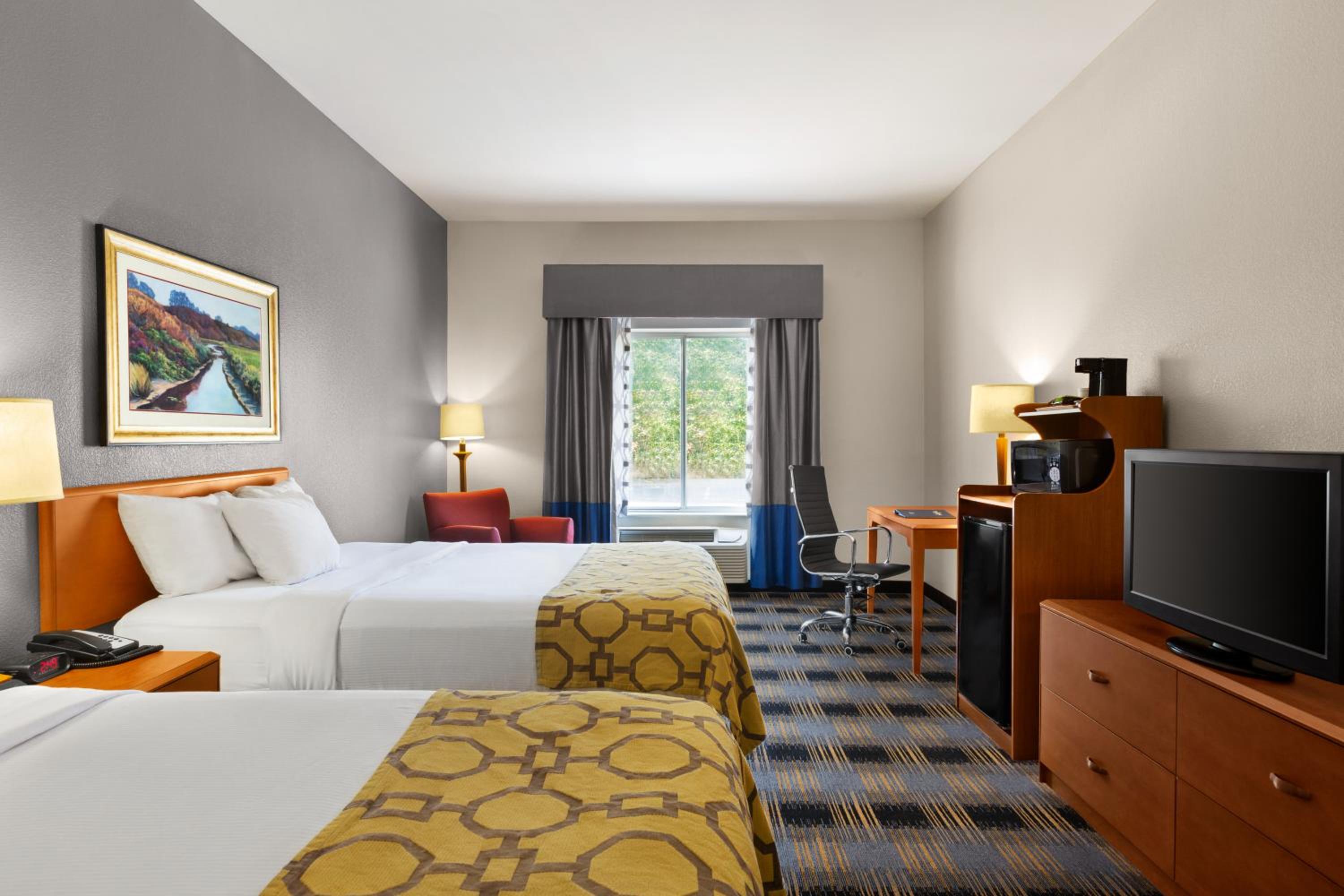 Queen Room with Two Queen Beds - Non-Smoking - Photo 1