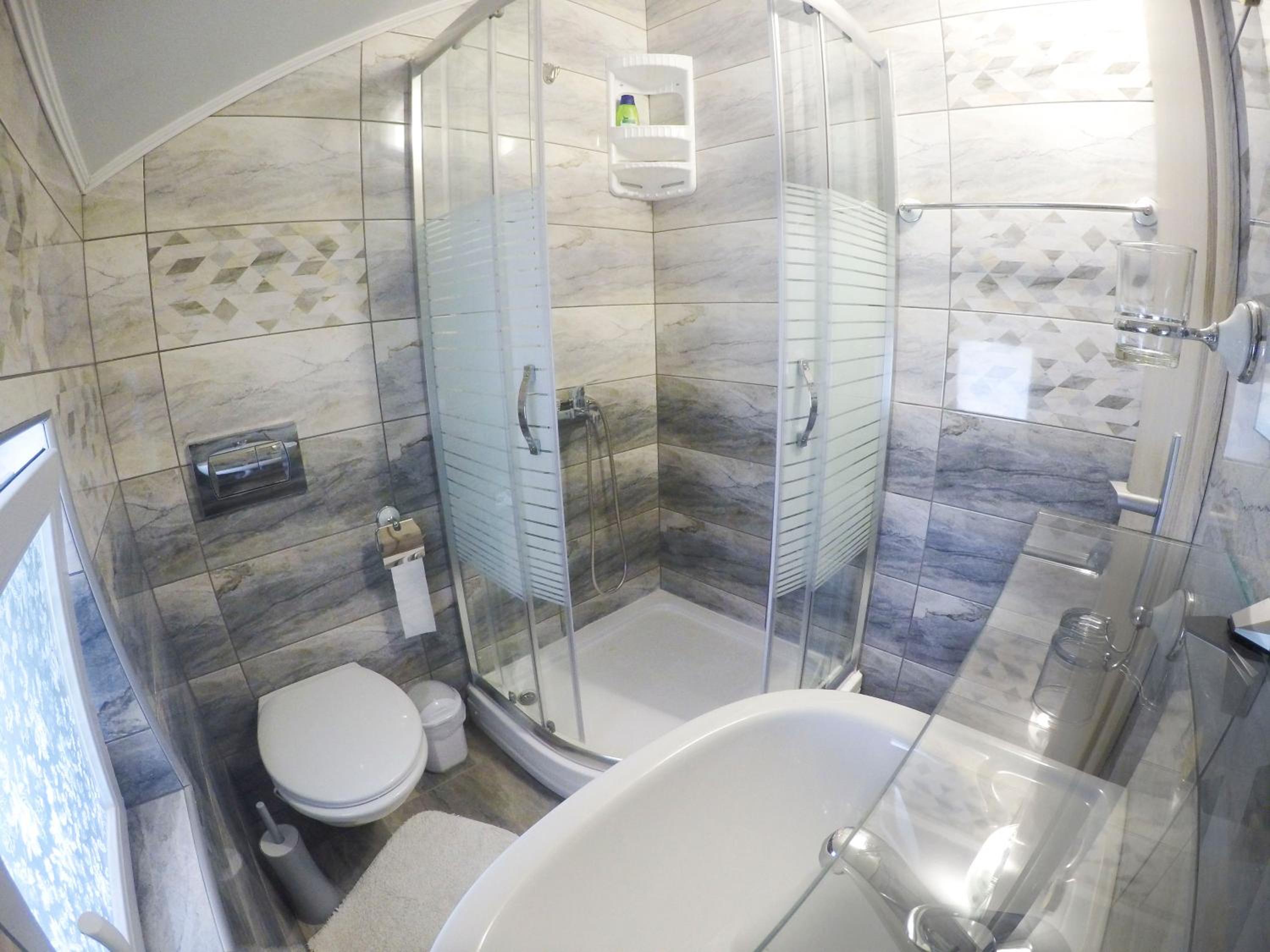 Twin Room with Private Bathroom - Photo 3