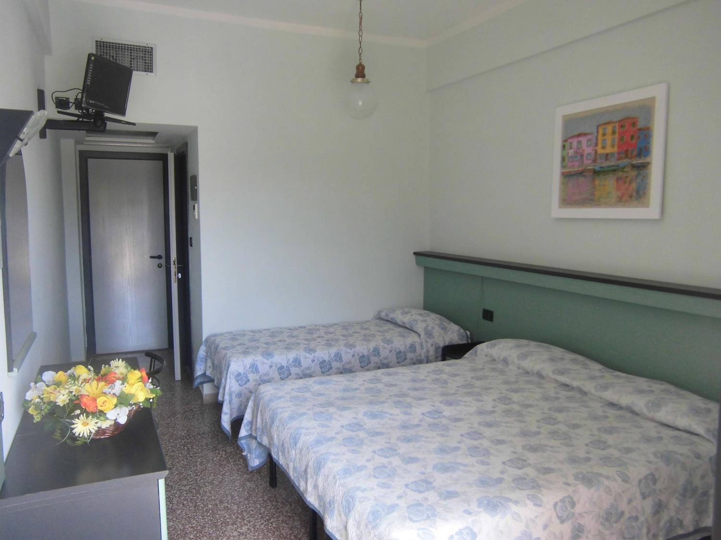 Classic Triple Room with Terrace photo 2
