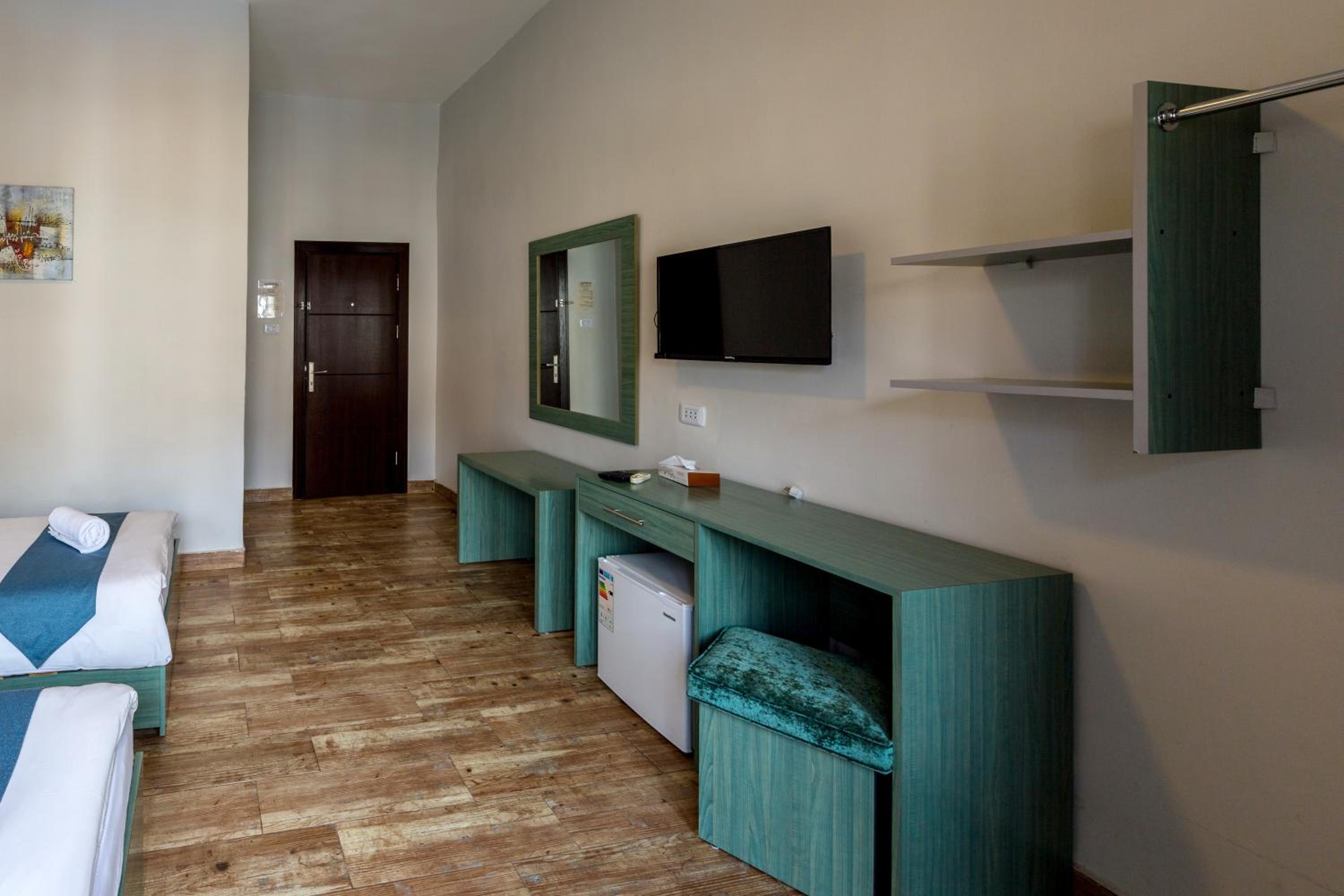 Deluxe Double Room with Balcony - Photo 13
