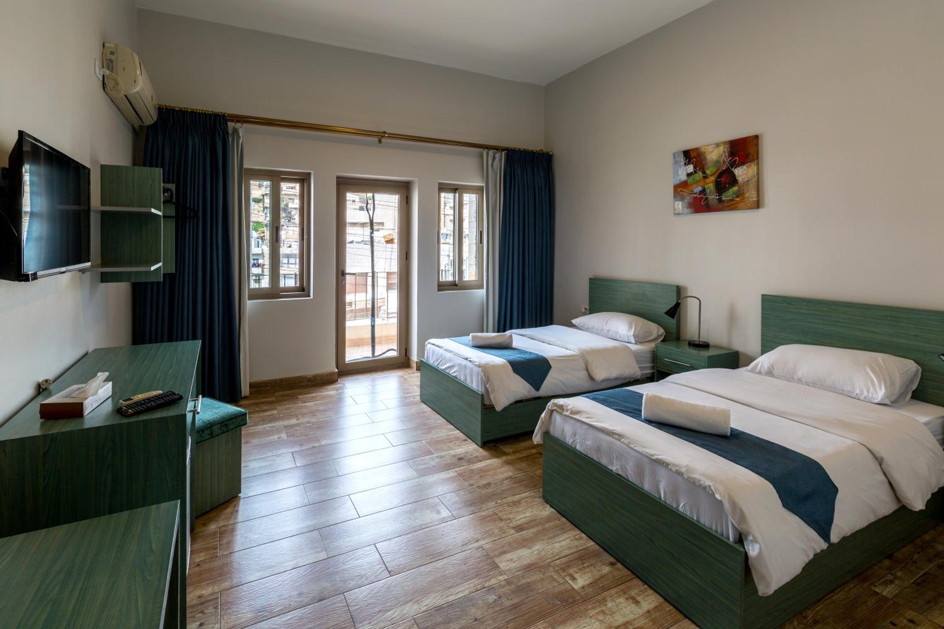 Deluxe Double Room with Balcony - Photo 3