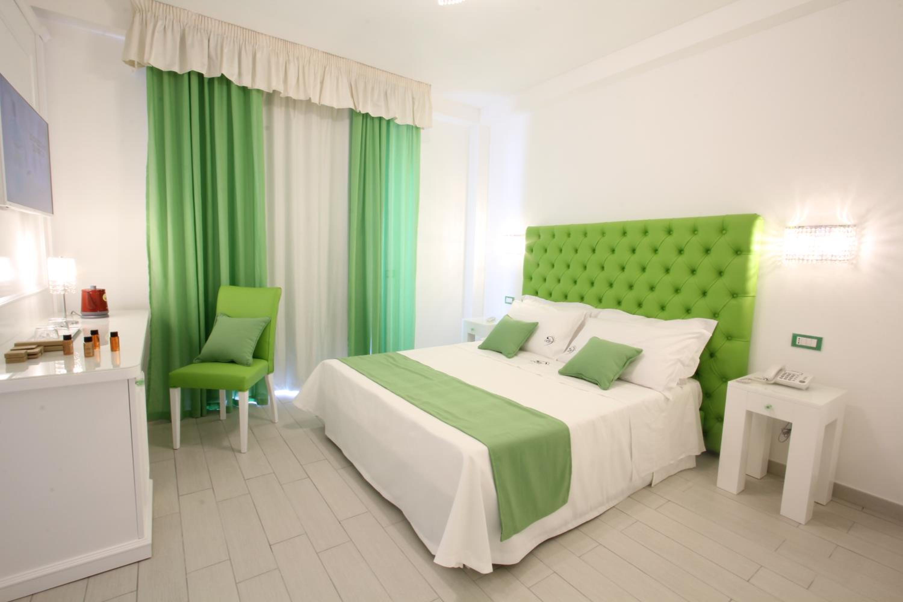 Double Room with Balcony - Photo 13