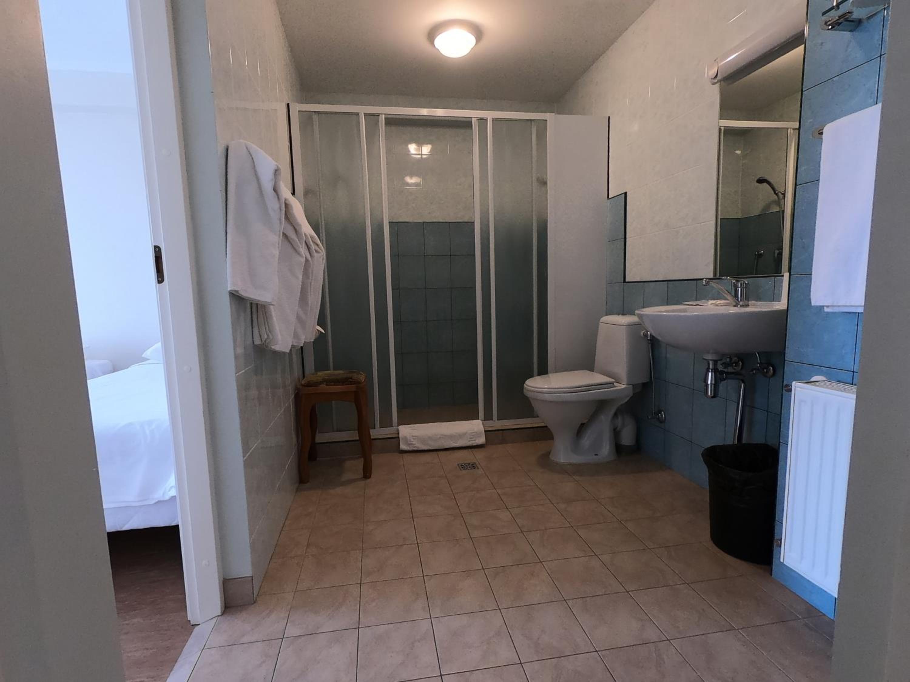 Quadruple Room - Photo 10