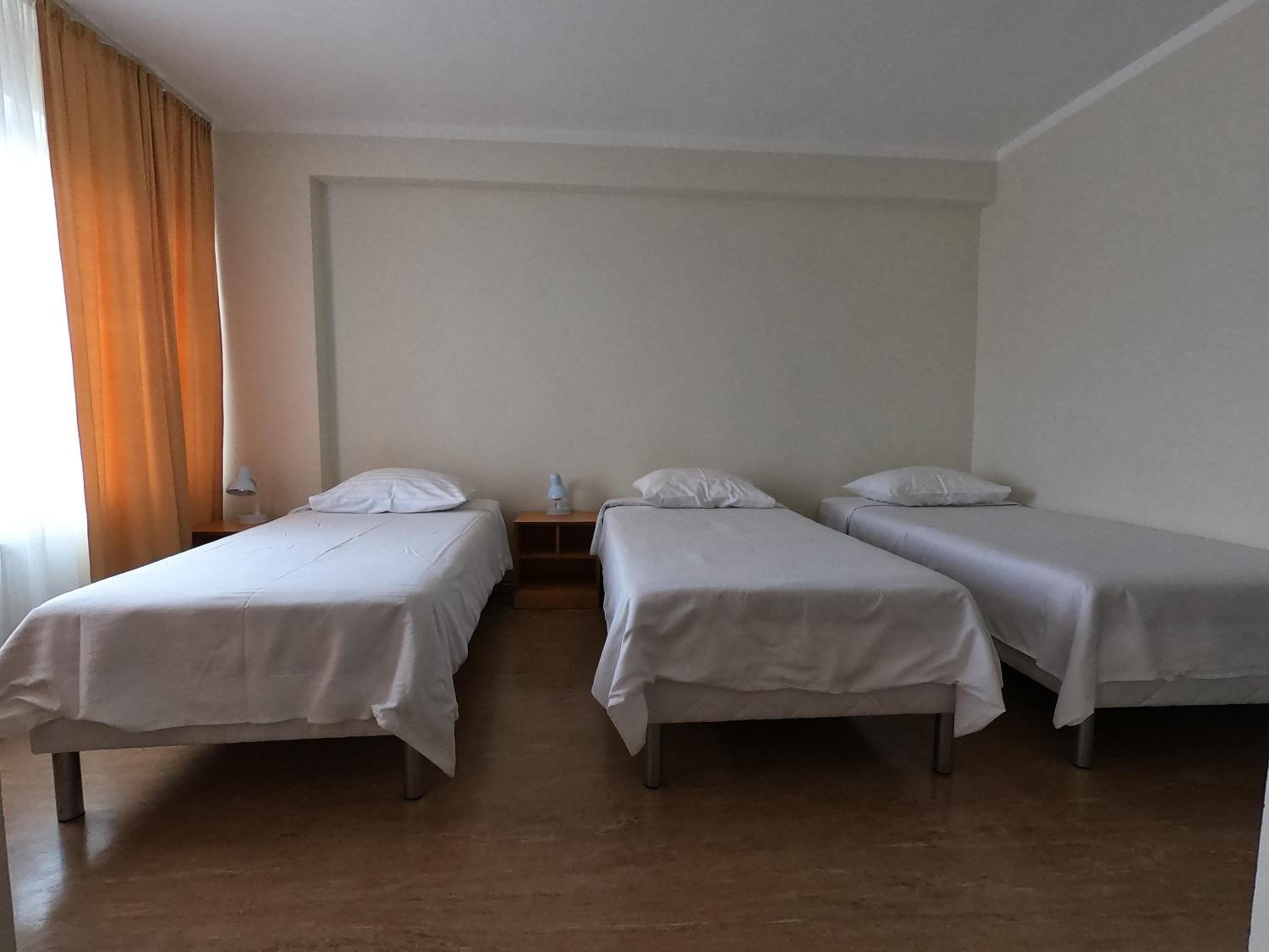 Quadruple Room - Photo 11