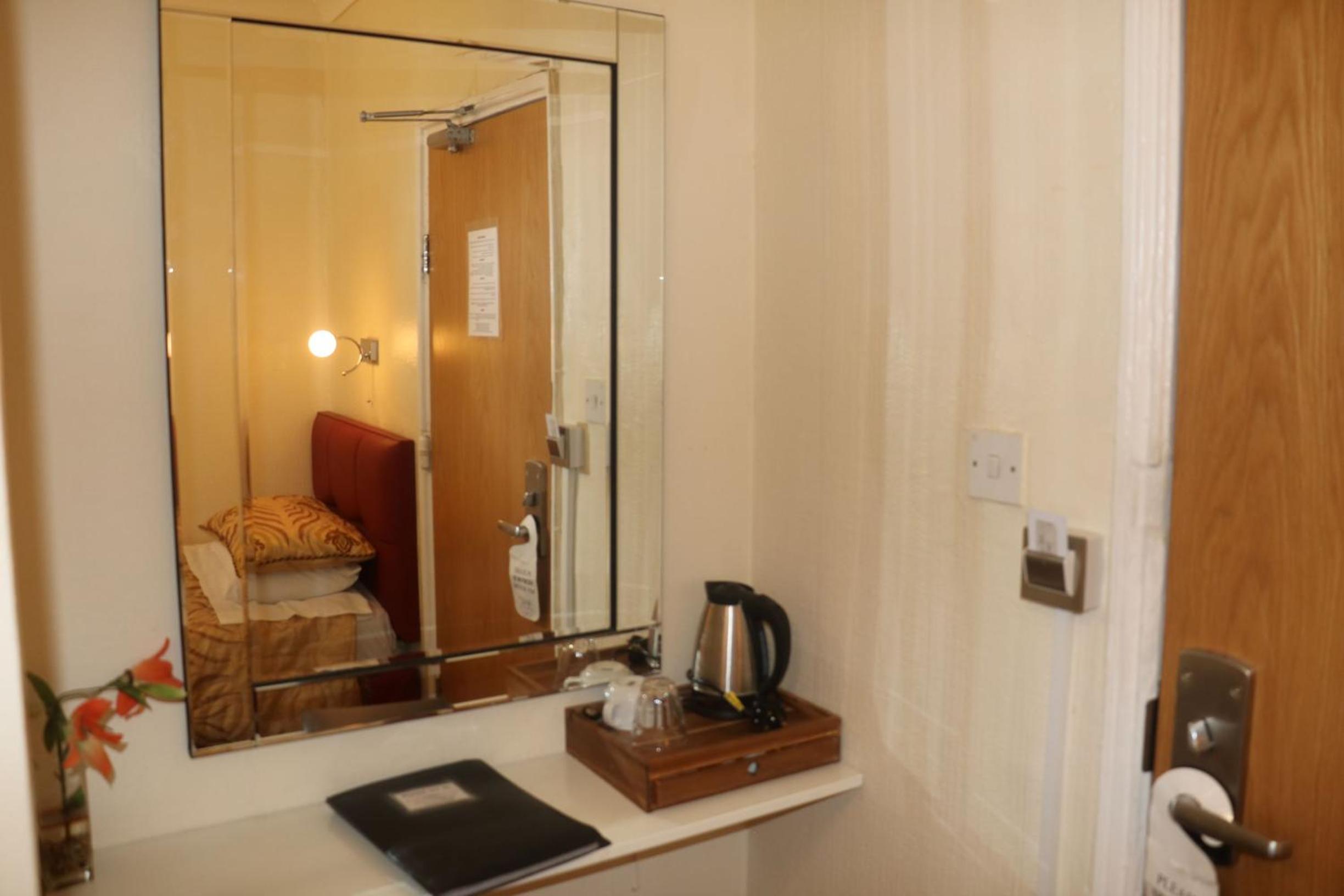 Single Room photo 3