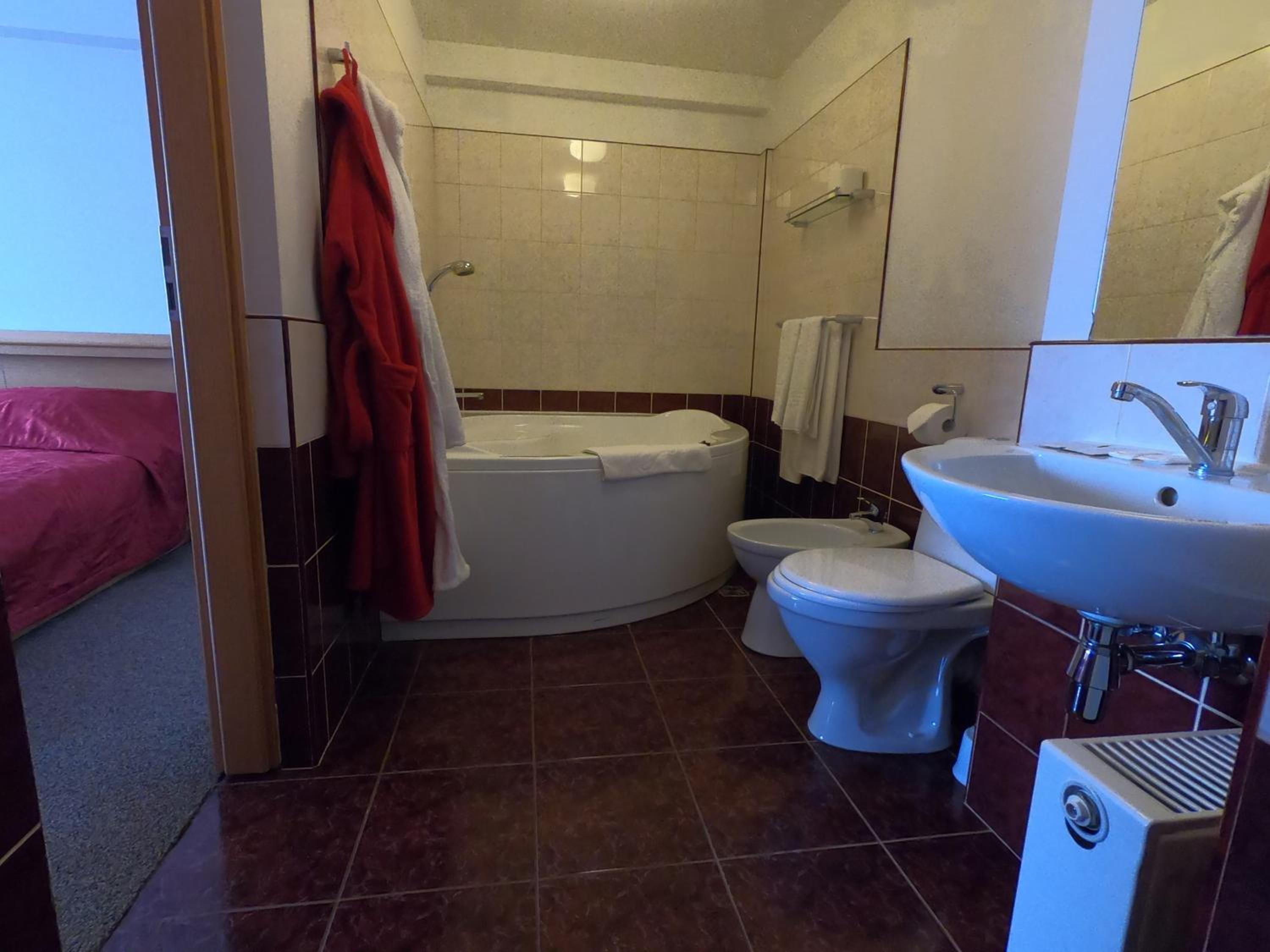 Suite - Photo 3