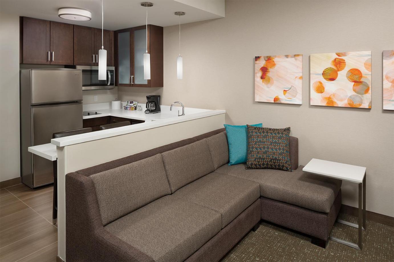 King Studio with Sofa Bed - Hearing Accessible photo 2