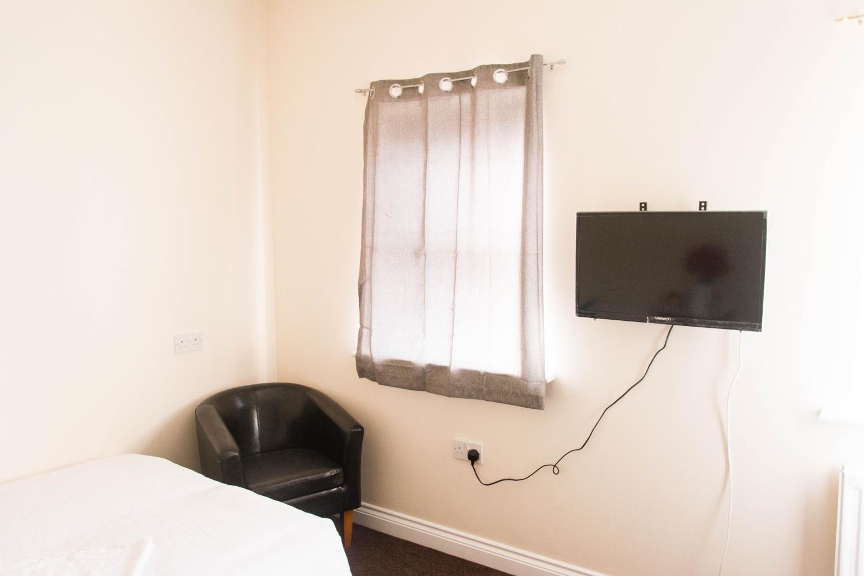 Budget Double Room - Photo 6
