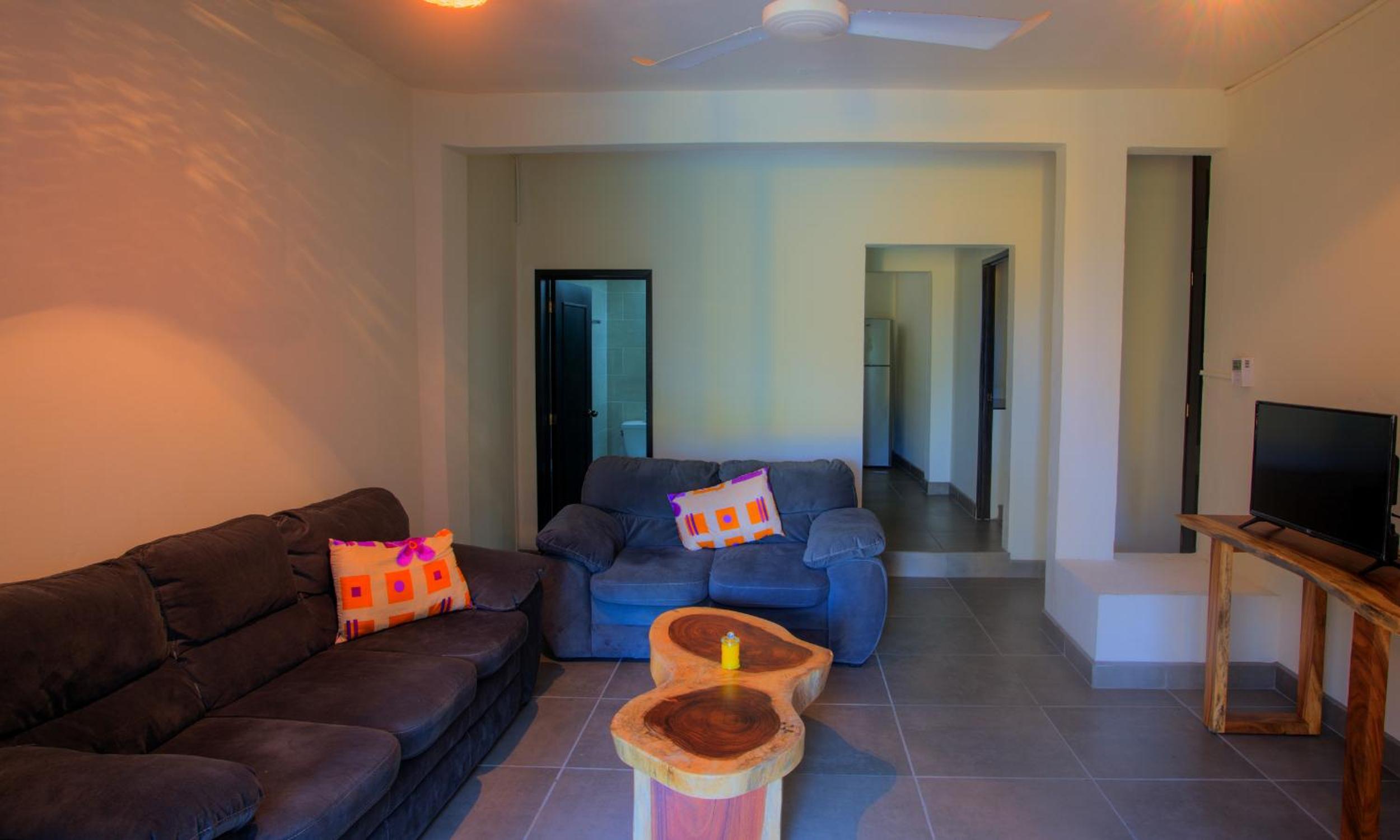Three-Bedroom Apartment with Sea View - Photo 1