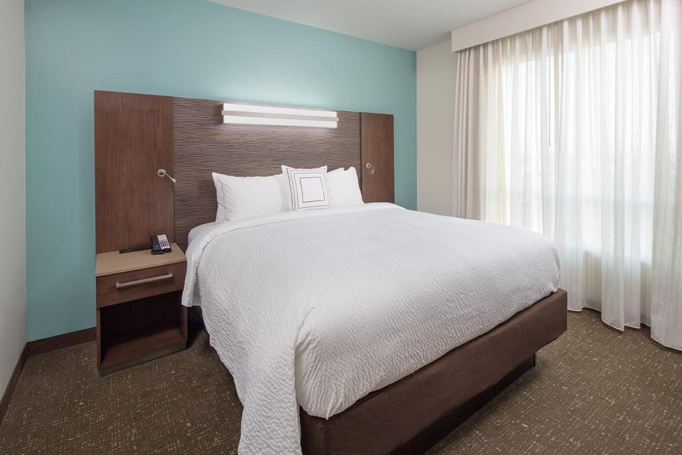 One-Bedroom King Suite with Sofa Bed and Roll-In Shower - Mobility Accessible photo 2