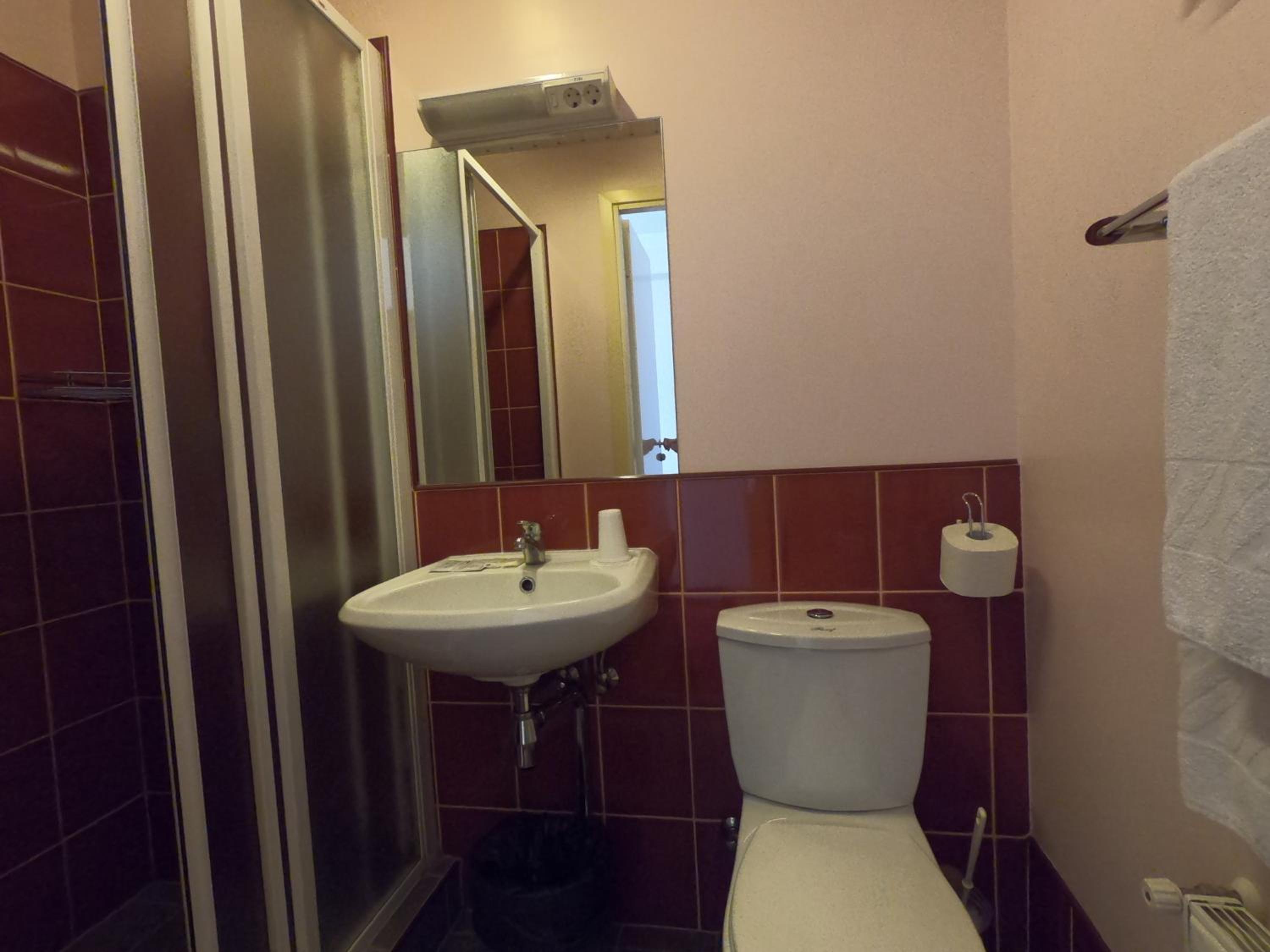 Double Room - Photo 5