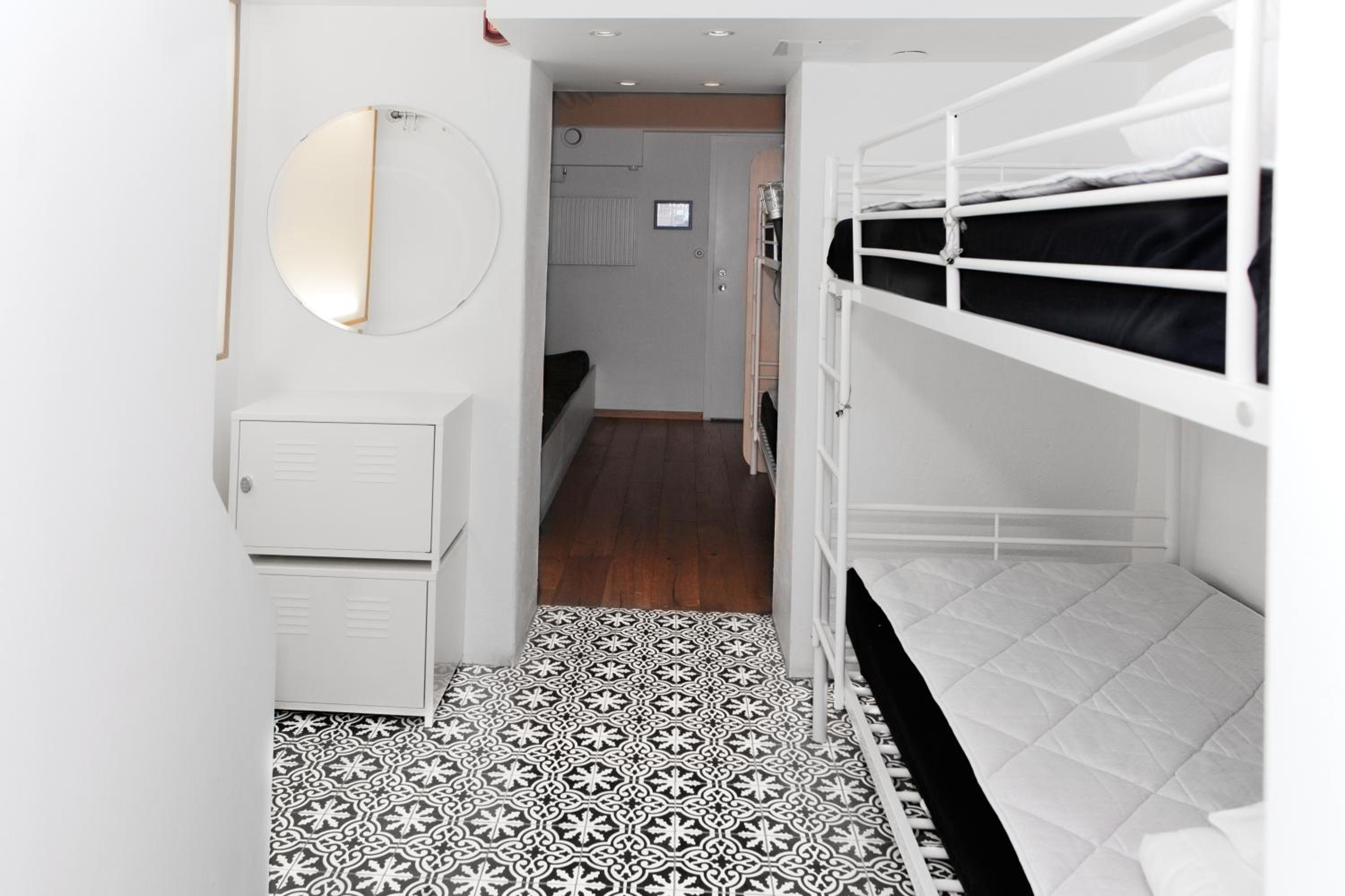 Bed in 6-Bed Dormitory Room thumbnail 5