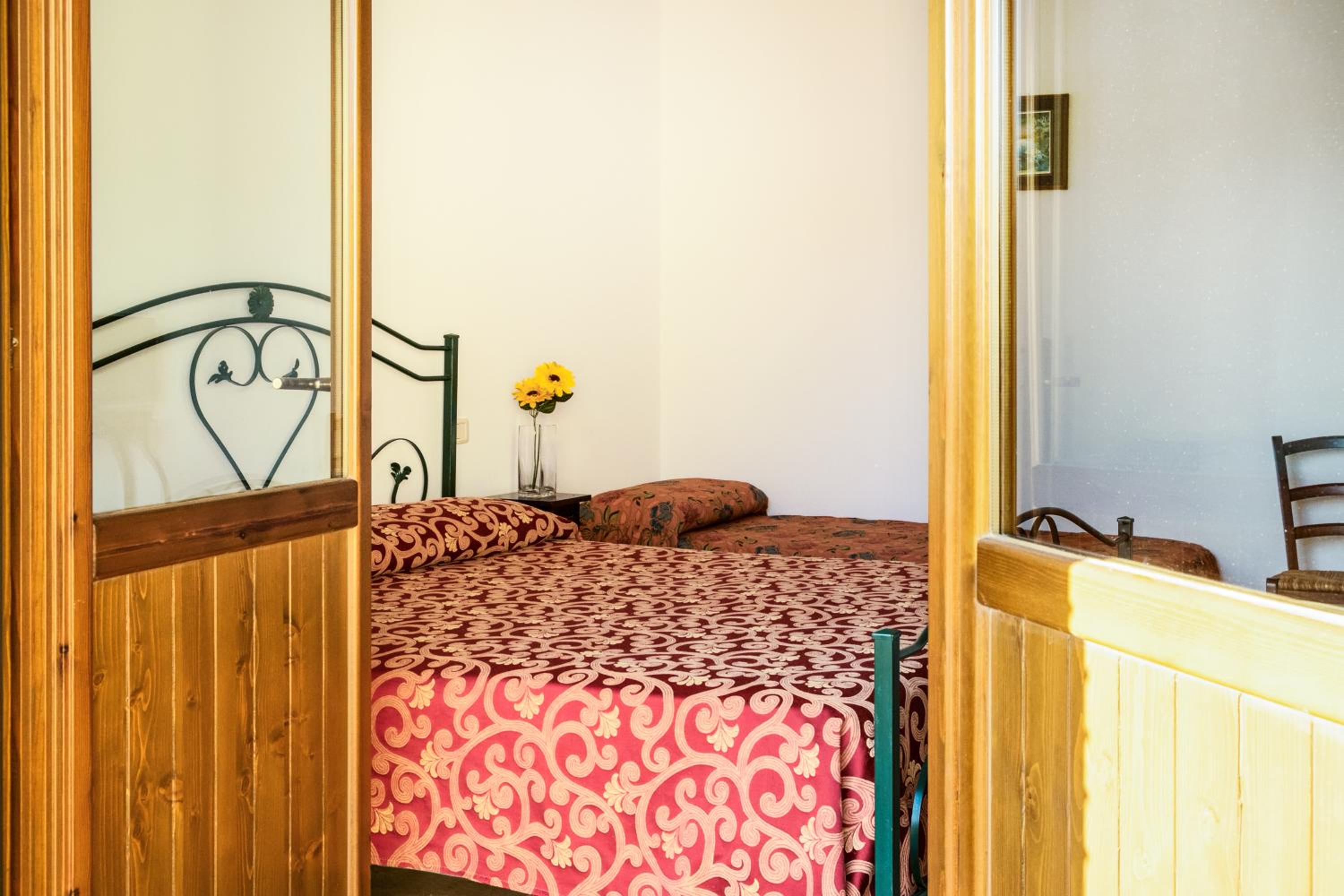 Large Double Room (4 adults) photo 1