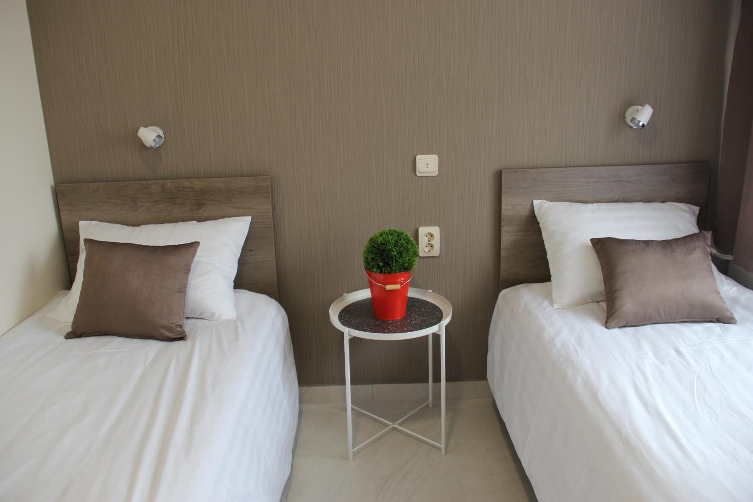 Standard Twin Room with Air-Conditioning - Photo 1