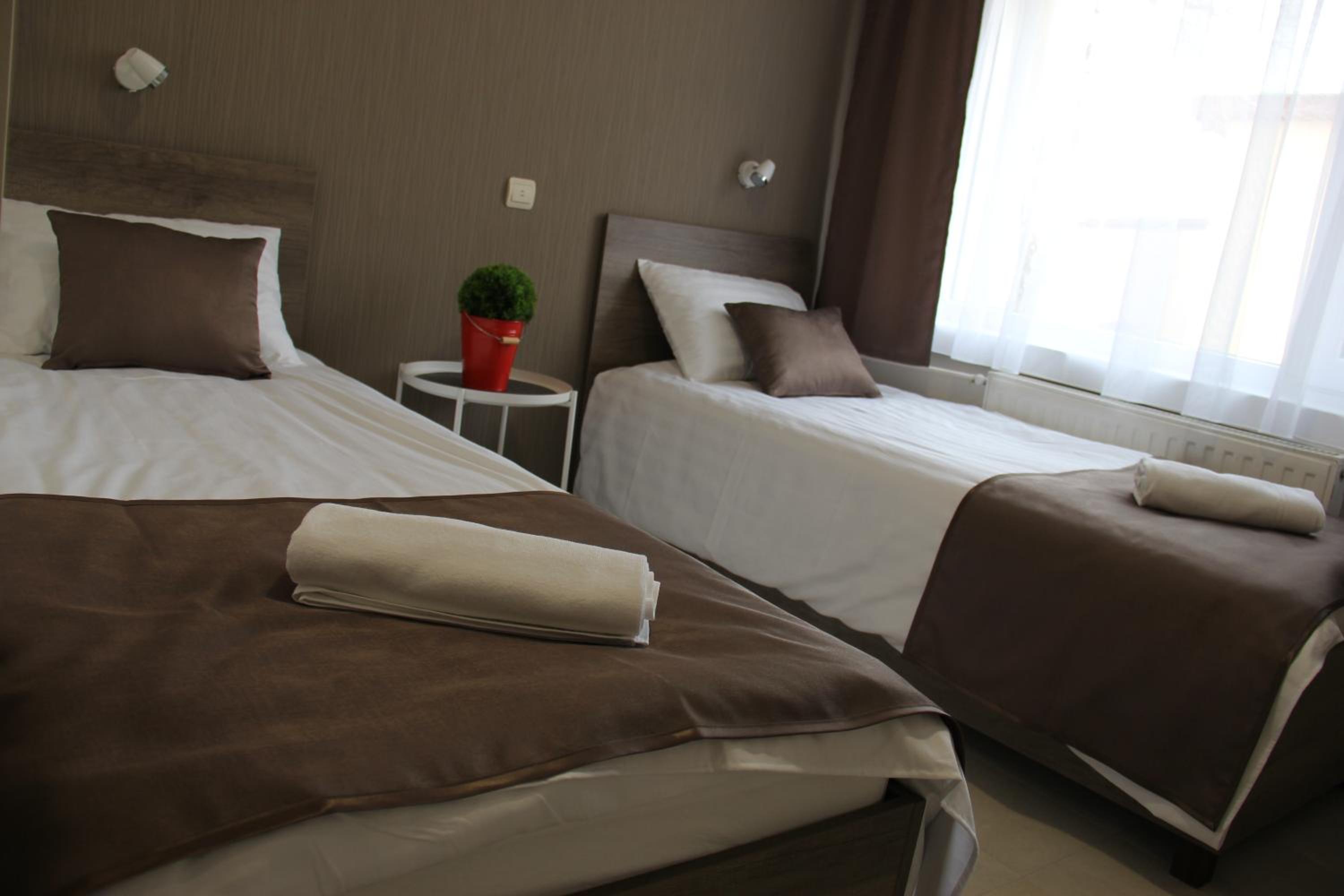 Standard Twin Room with Air-Conditioning - Photo 12