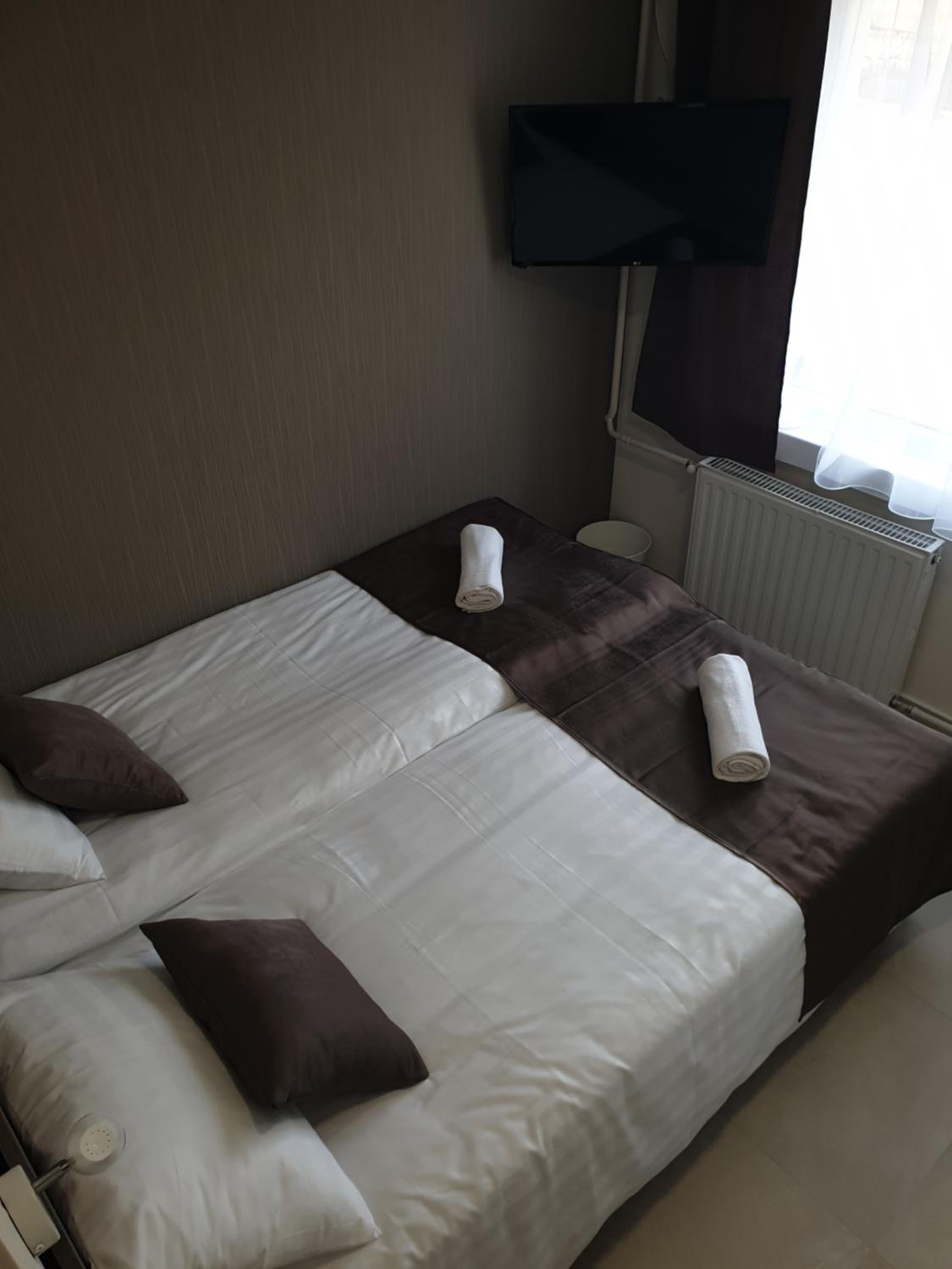 Standard Twin Room with Air-Conditioning - Photo 13