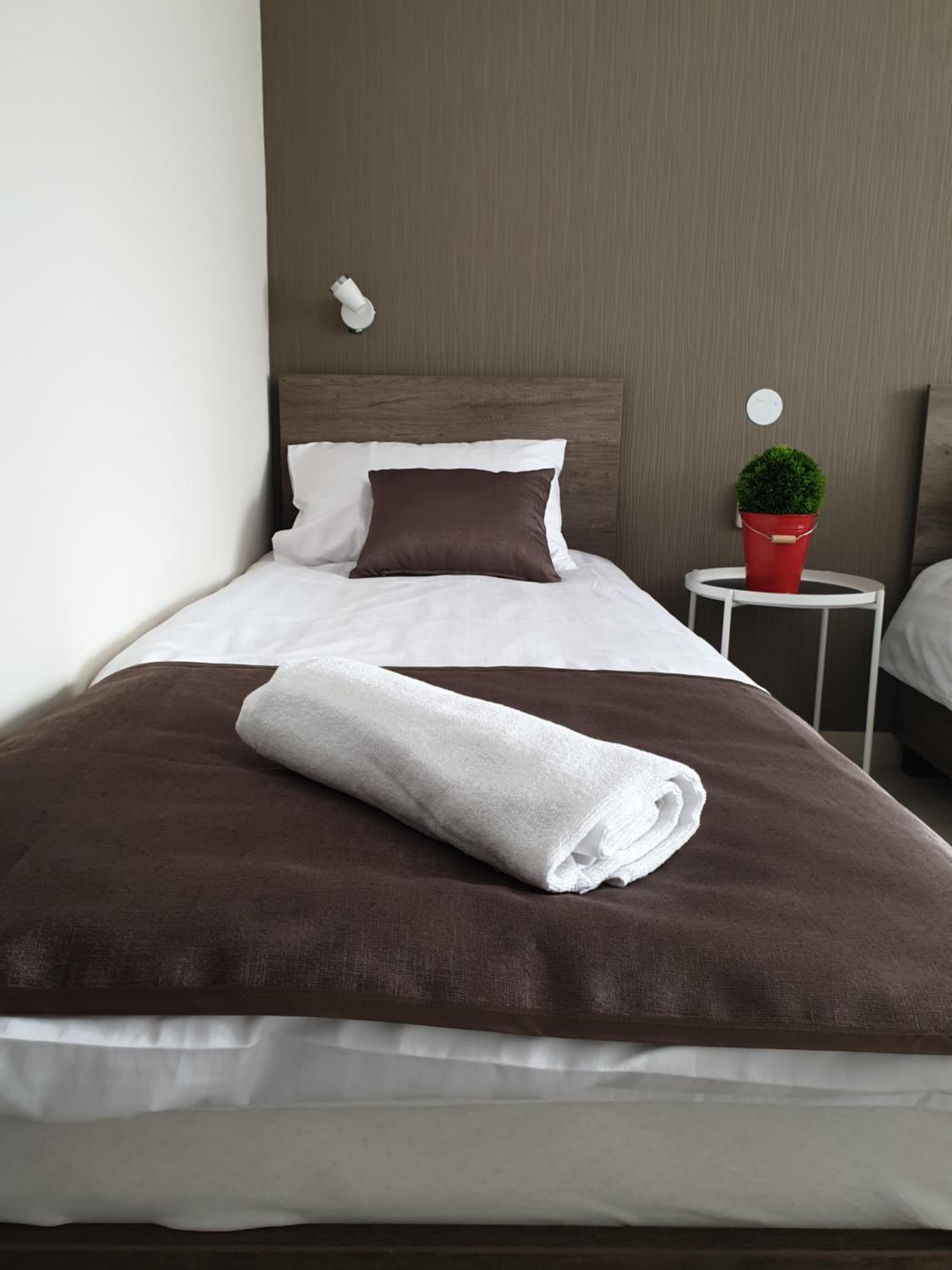 Standard Twin Room with Air-Conditioning - Photo 14