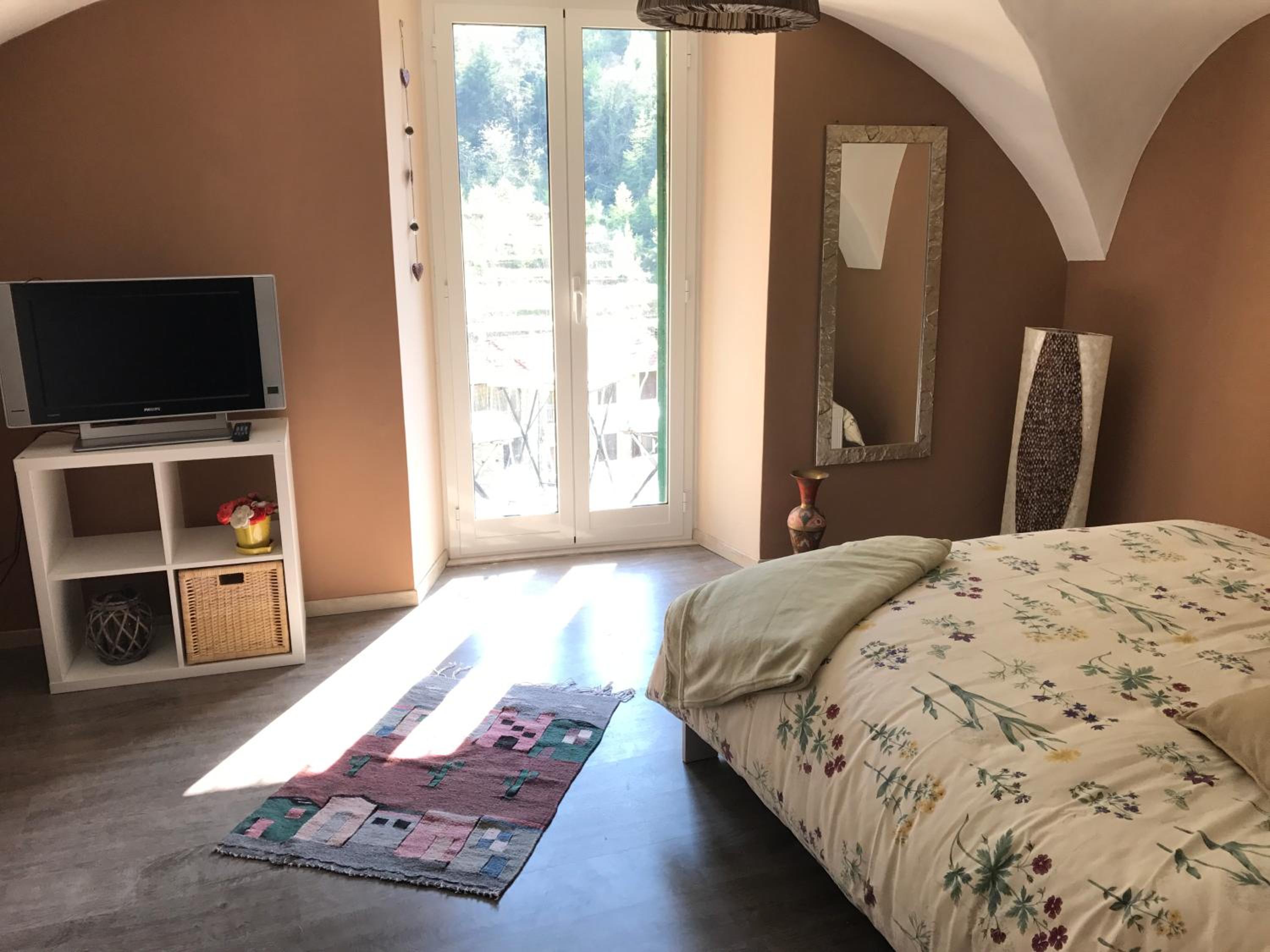 Double Room with Balcony - Photo 2