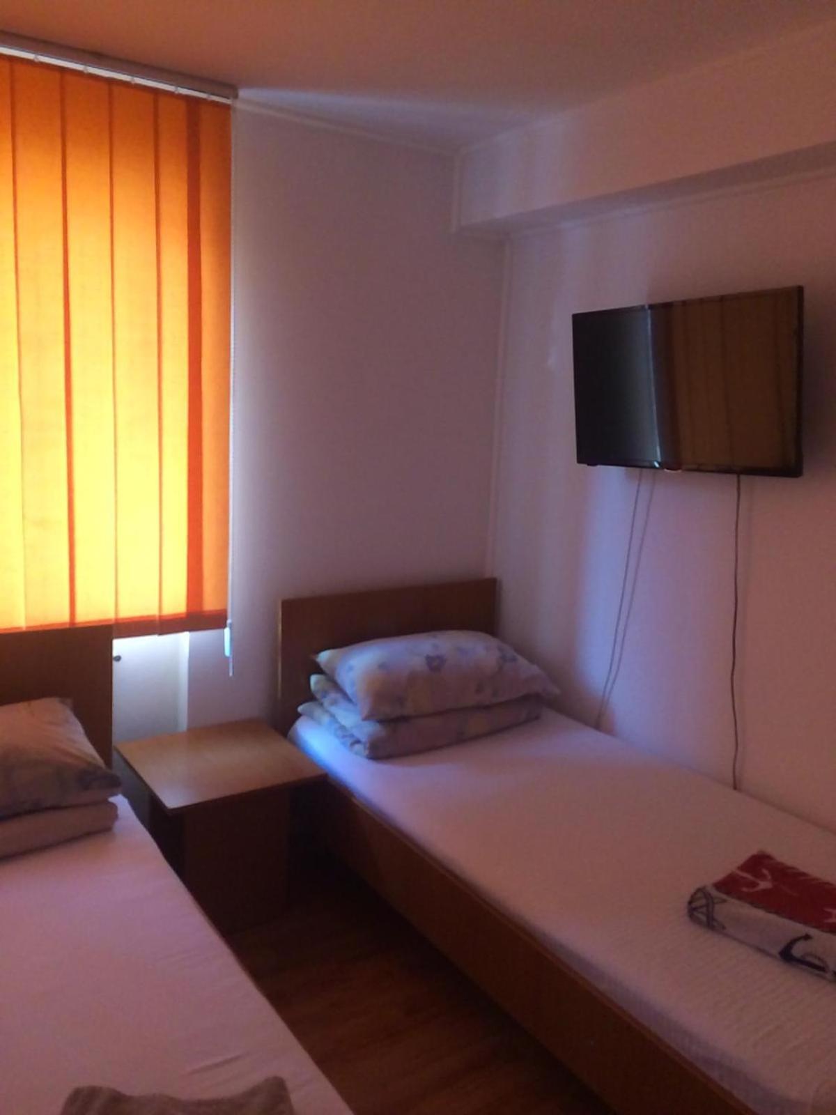 Triple Room with Private Bathroom - Photo 4