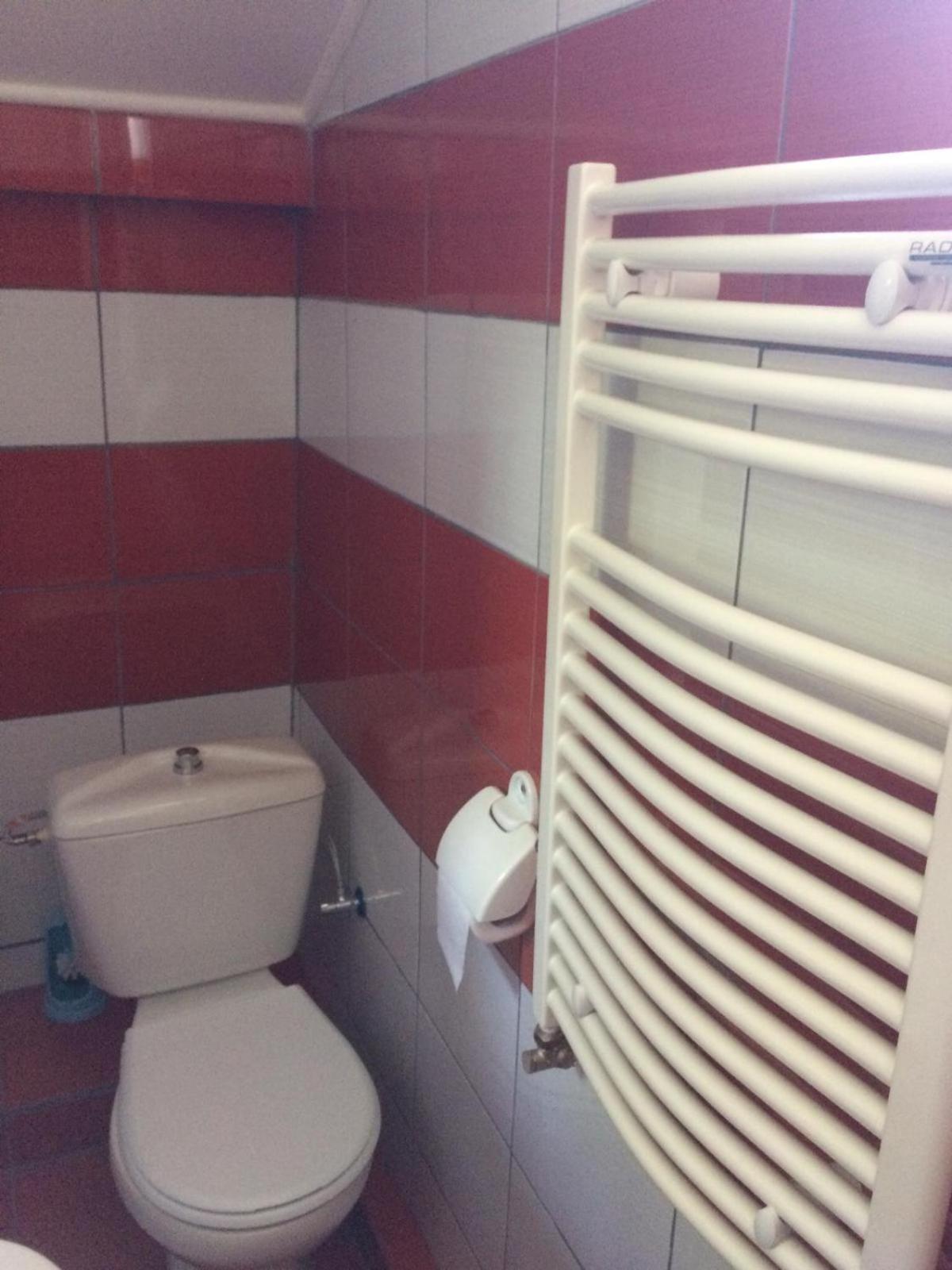 Quadruple Room with Private Bathroom - Photo 2