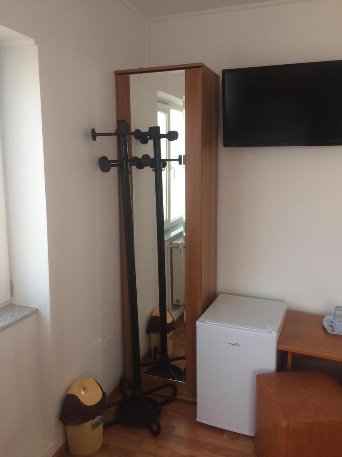 Quadruple Room with Private Bathroom - Photo 3