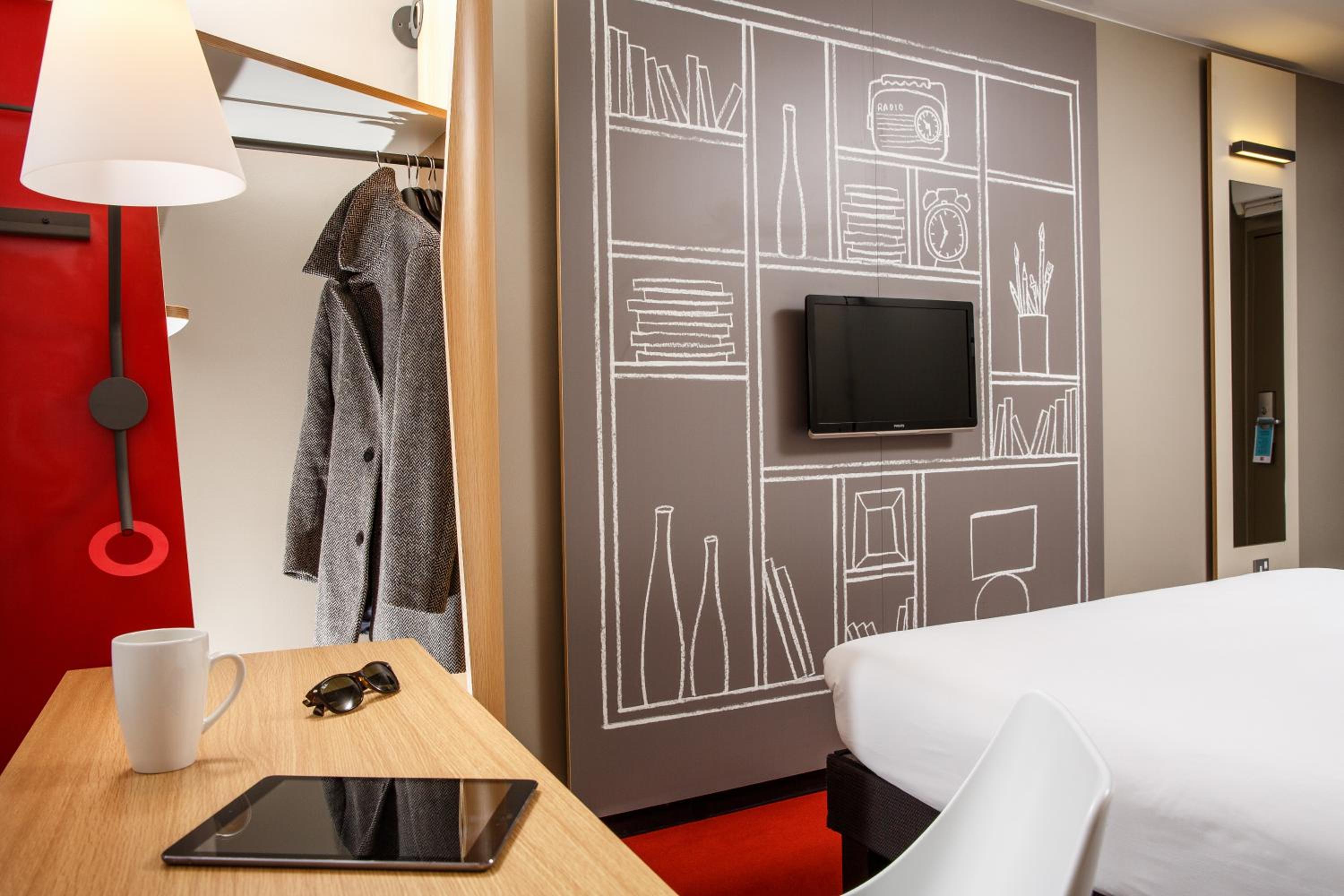 Standard Room with One Double Bed - Photo 11