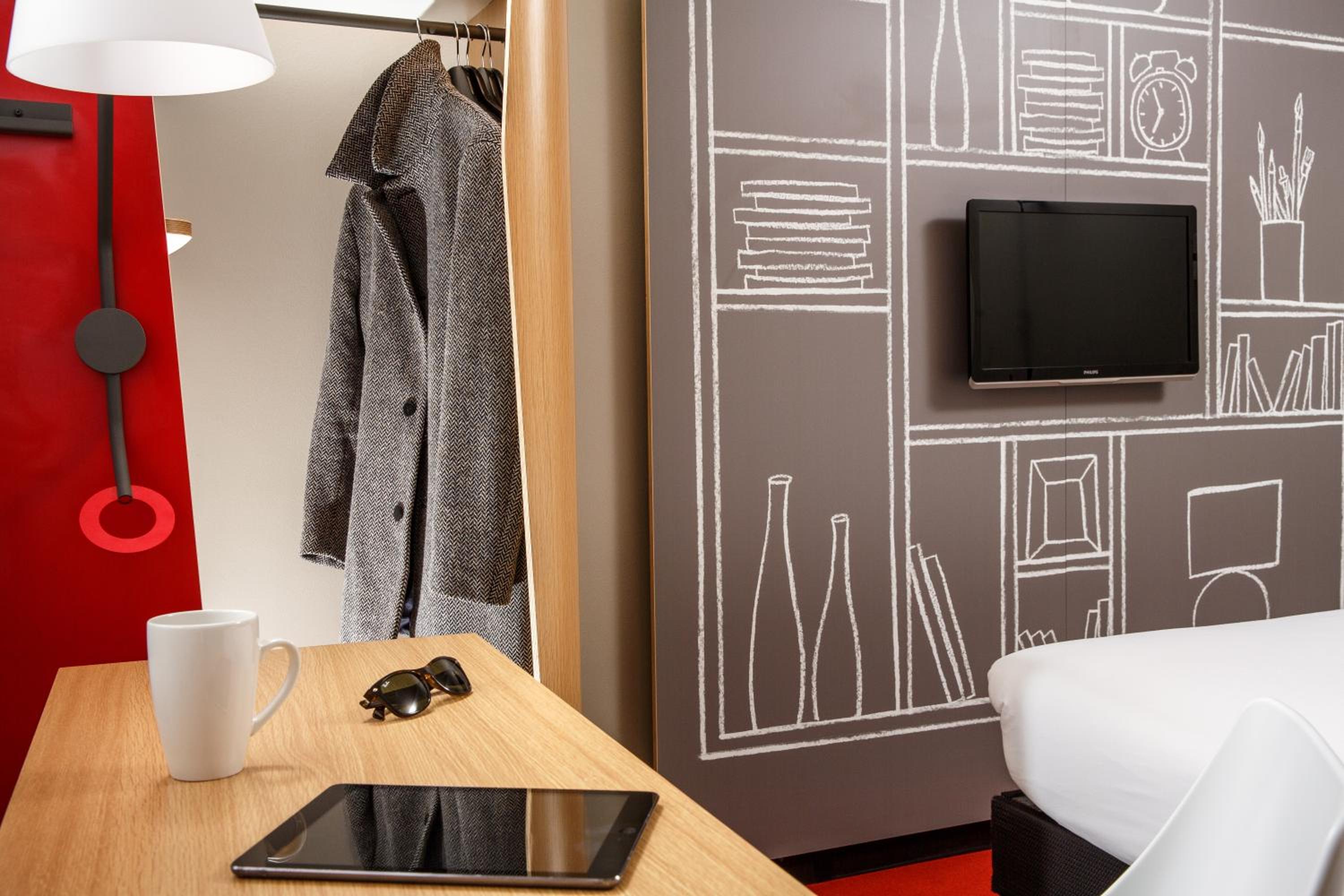 Standard Room with One Double Bed - Photo 10