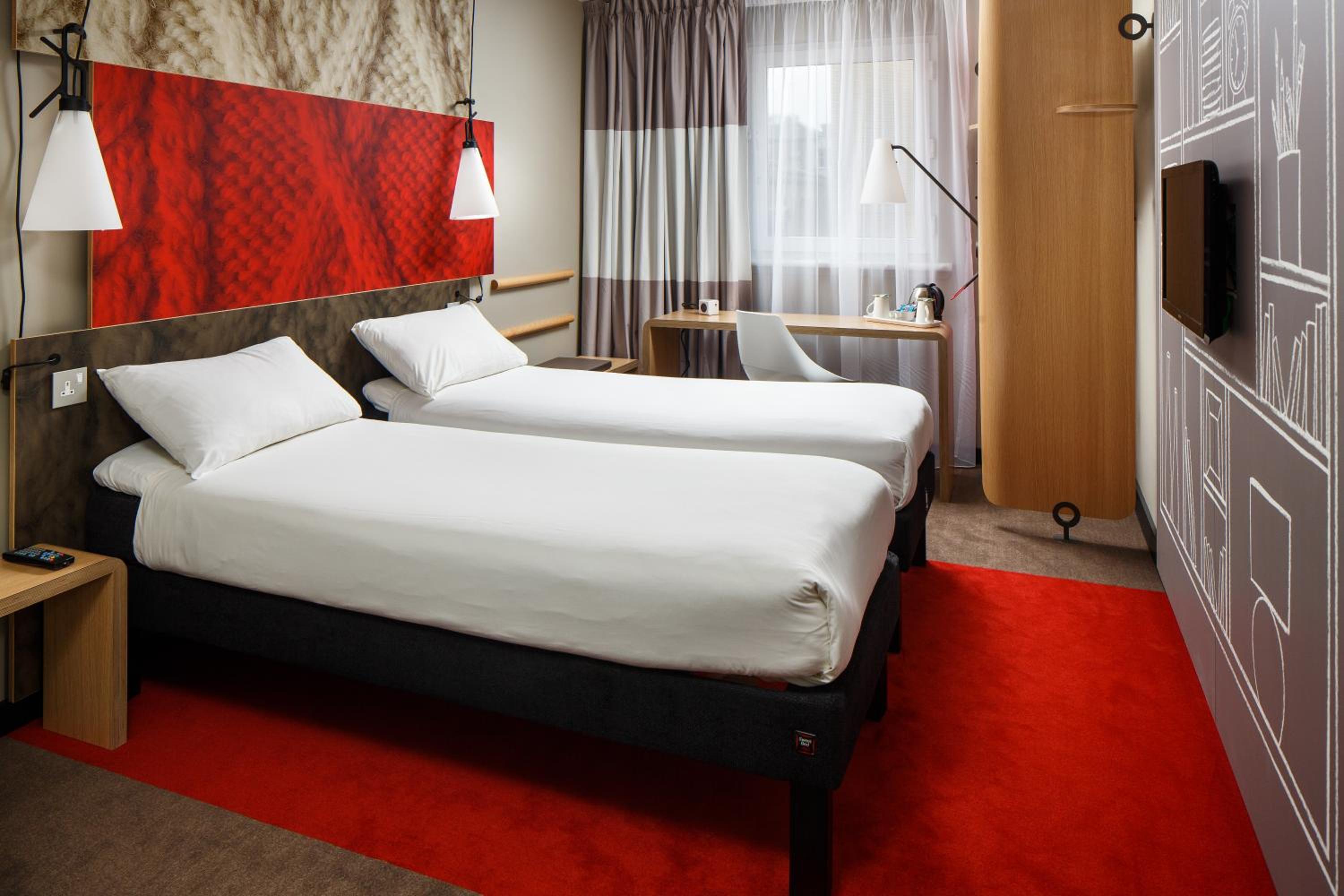 Twin Room with Two Beds - Photo 3