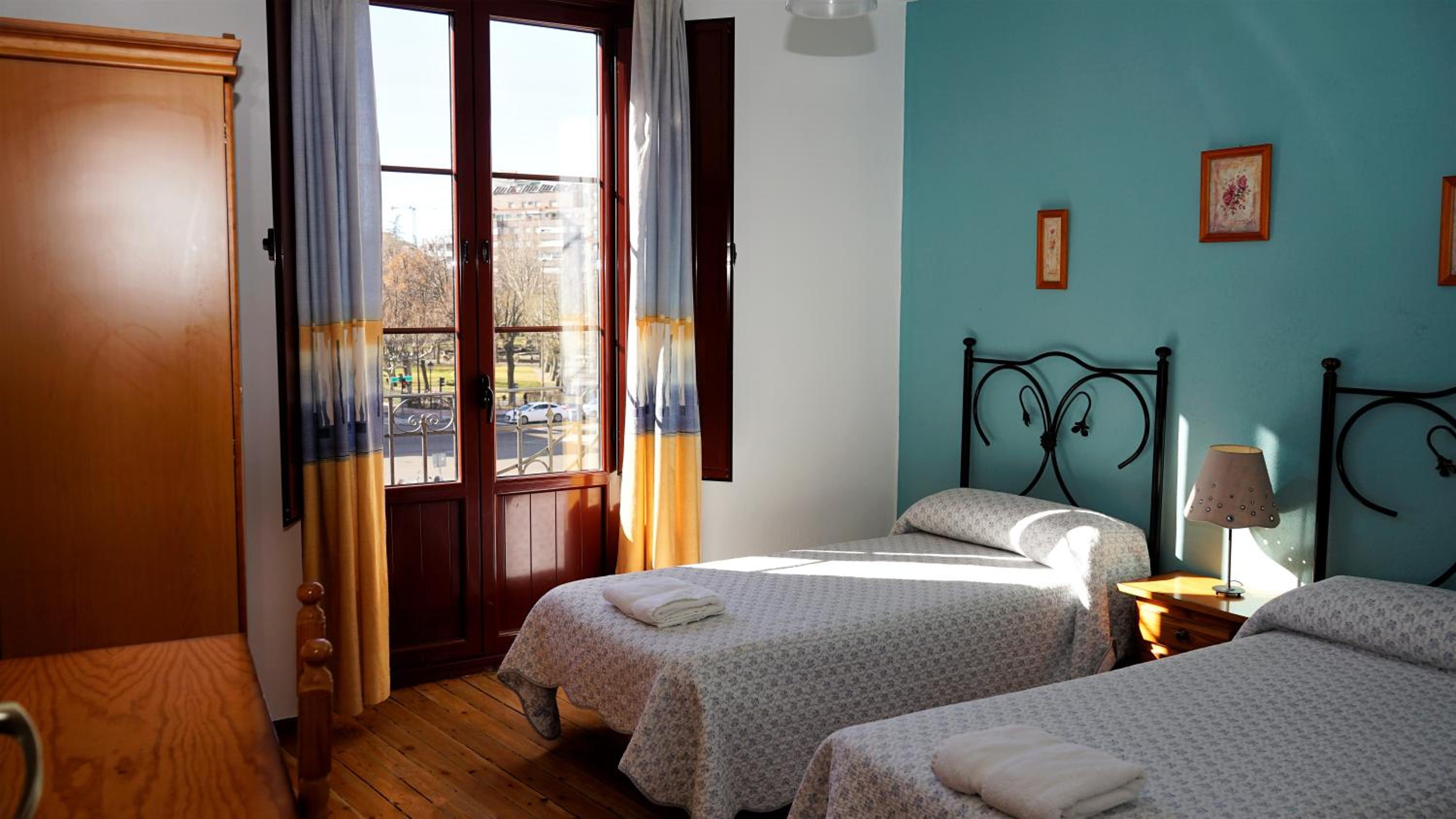 Twin Room - Photo 1