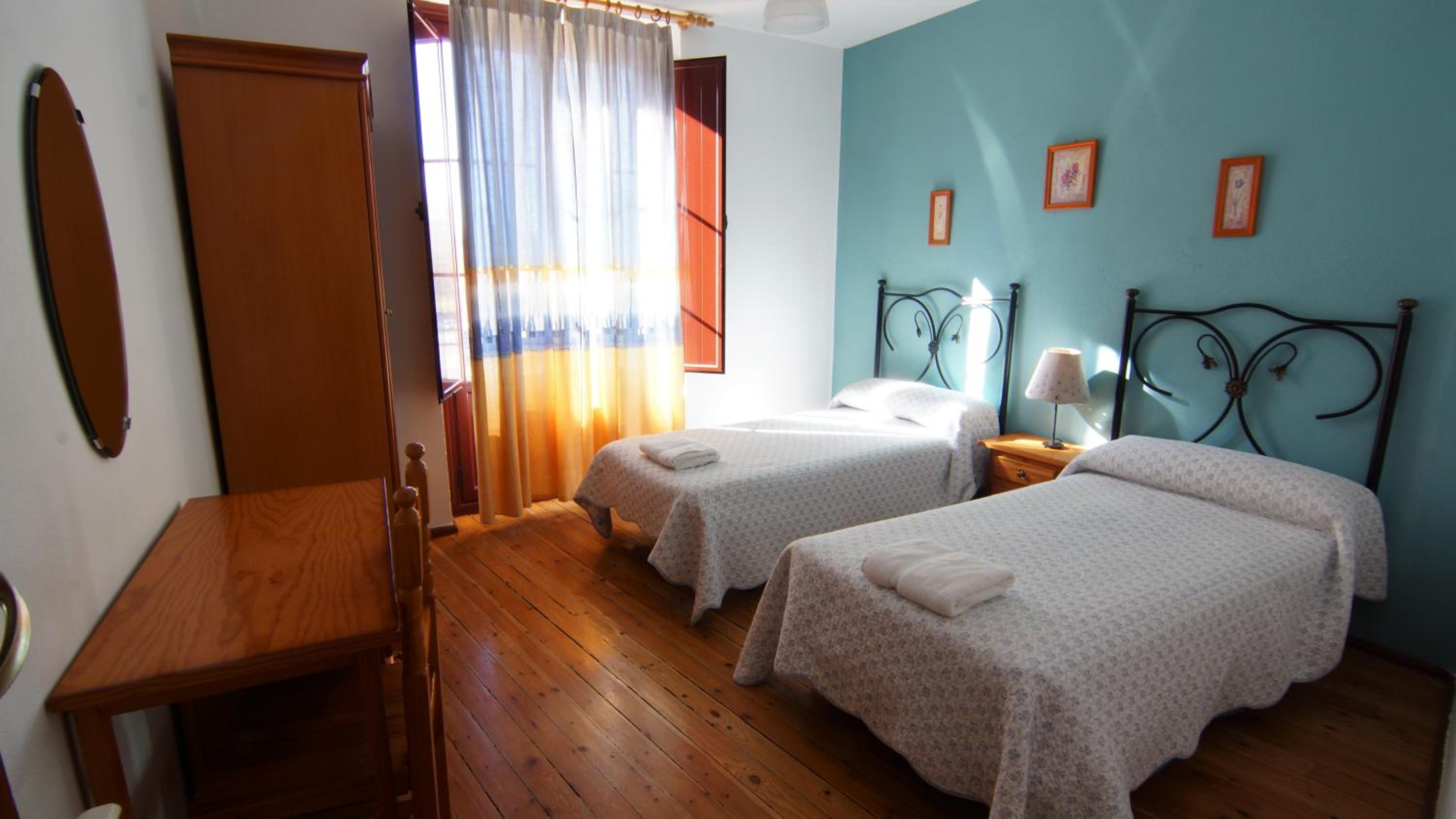 Twin Room - Photo 8