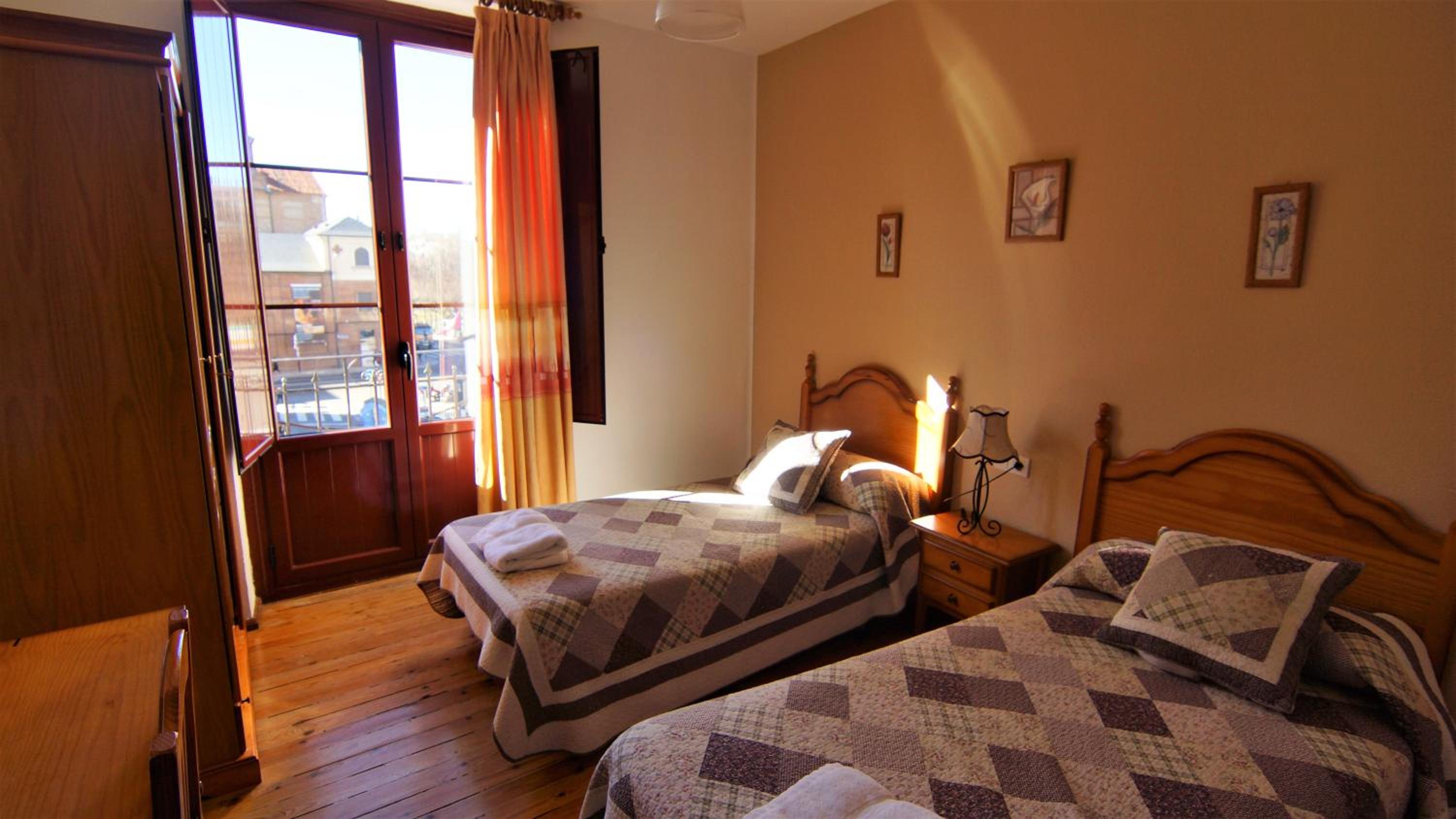 Twin Room - Photo 4