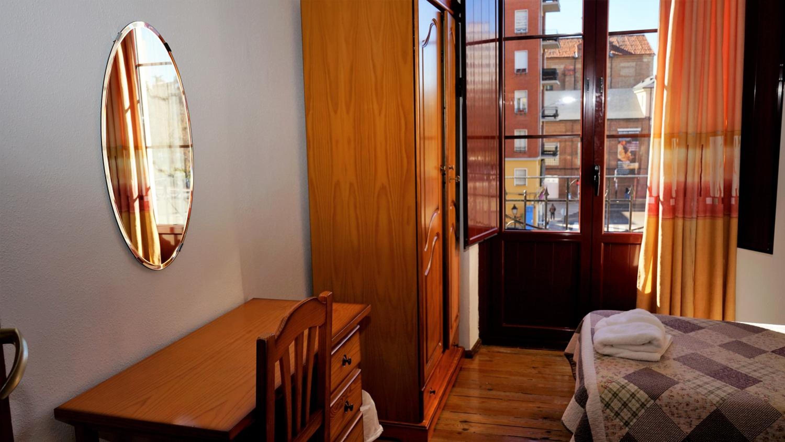 Twin Room - Photo 5