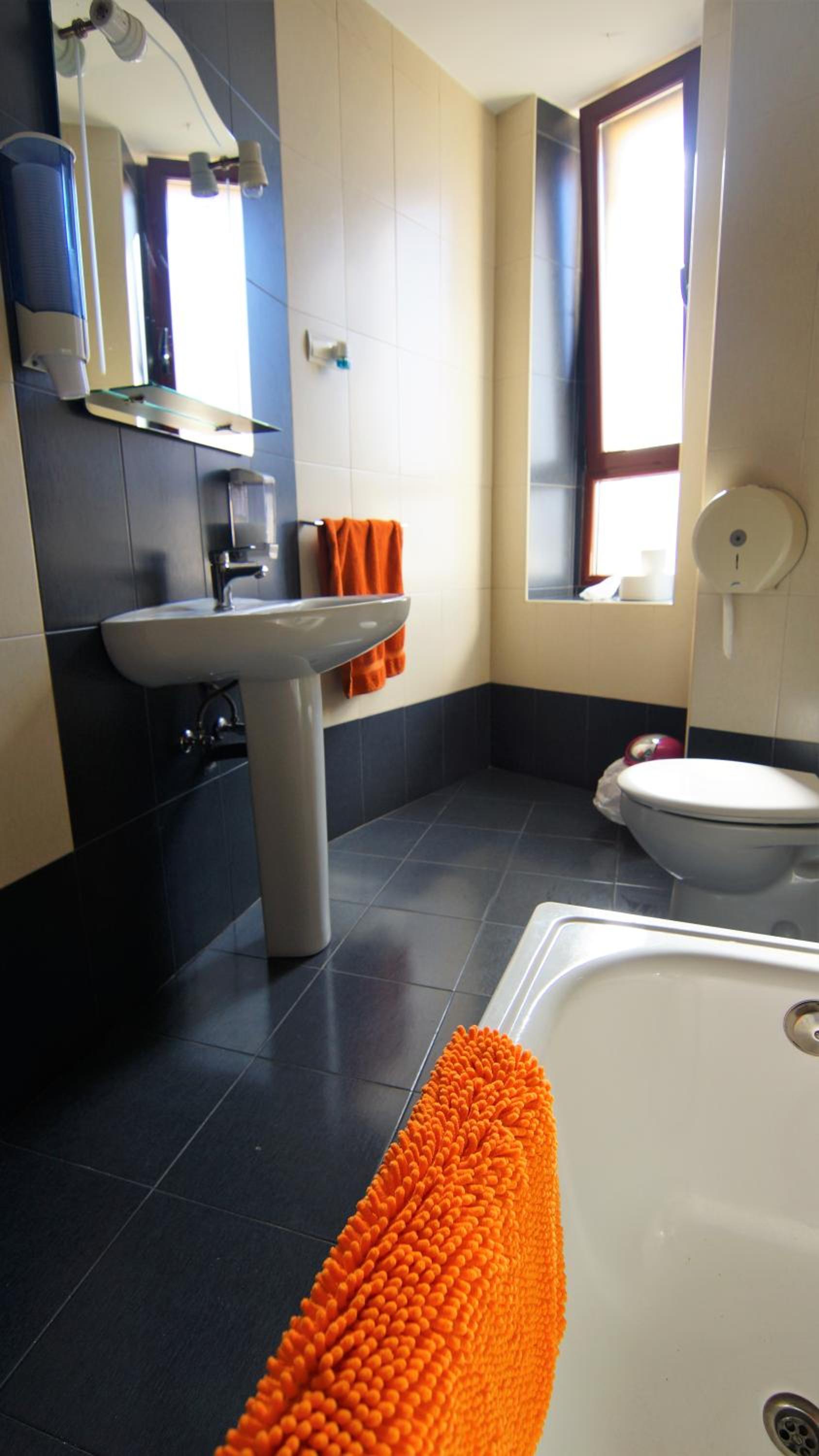 Triple Room - Photo 9