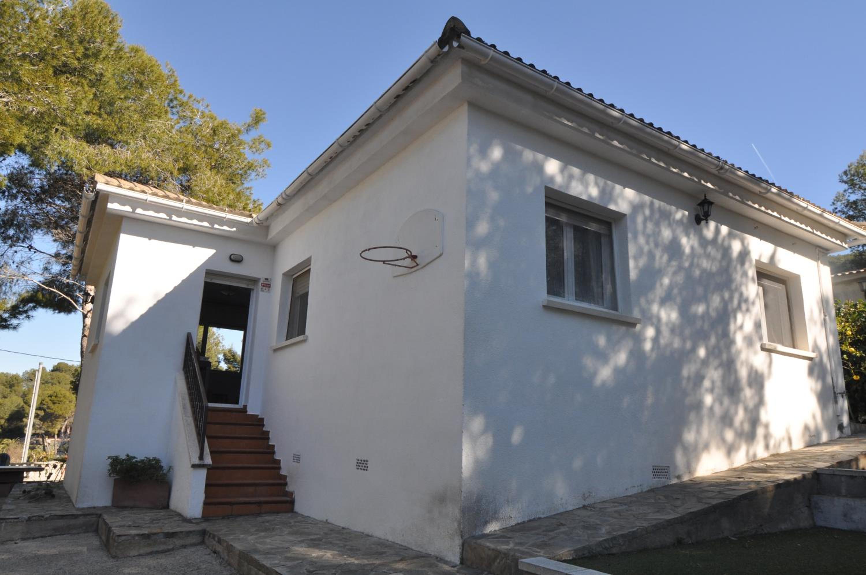 Three-Bedroom House photo 2