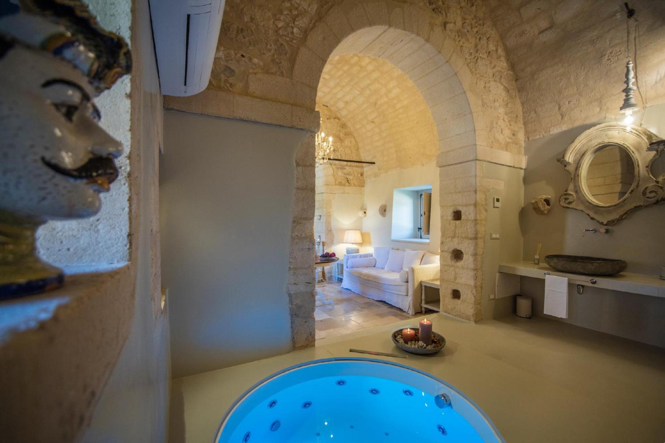 Double Room with Spa Bath photo 2