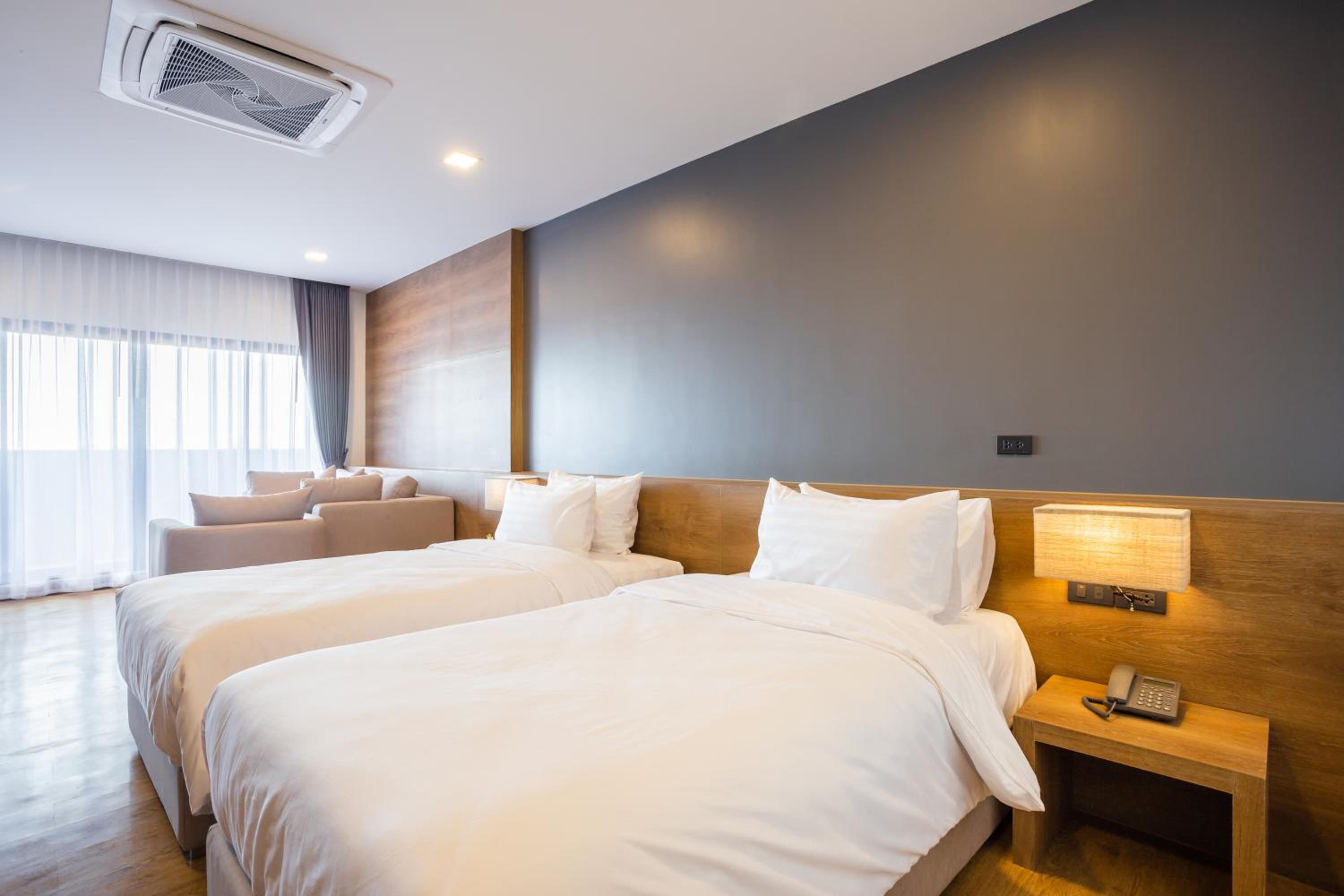 Executive Twin Room with Balcony