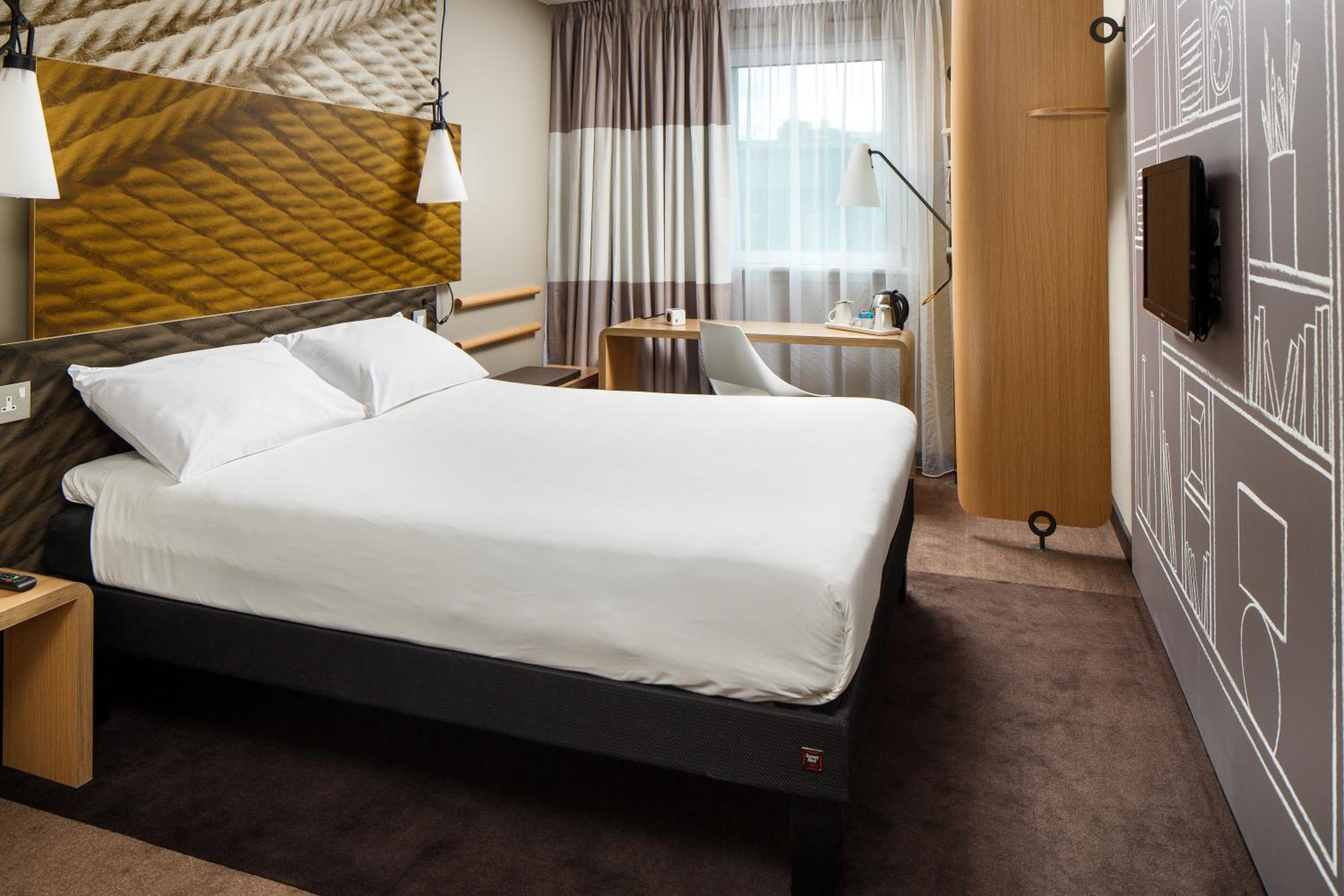 Standard Room with One Double Bed - Photo 8