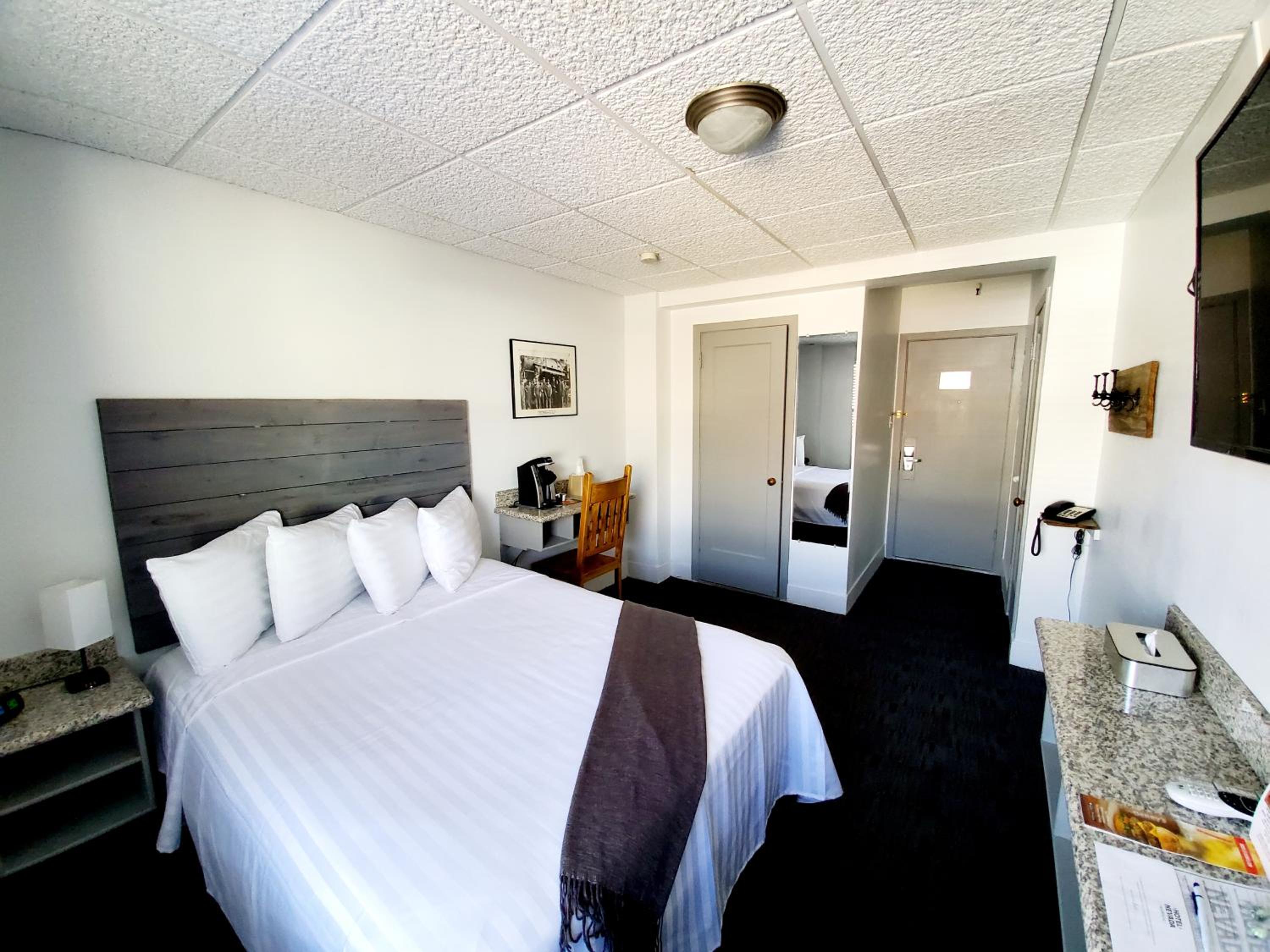 Queen Room - Photo 1