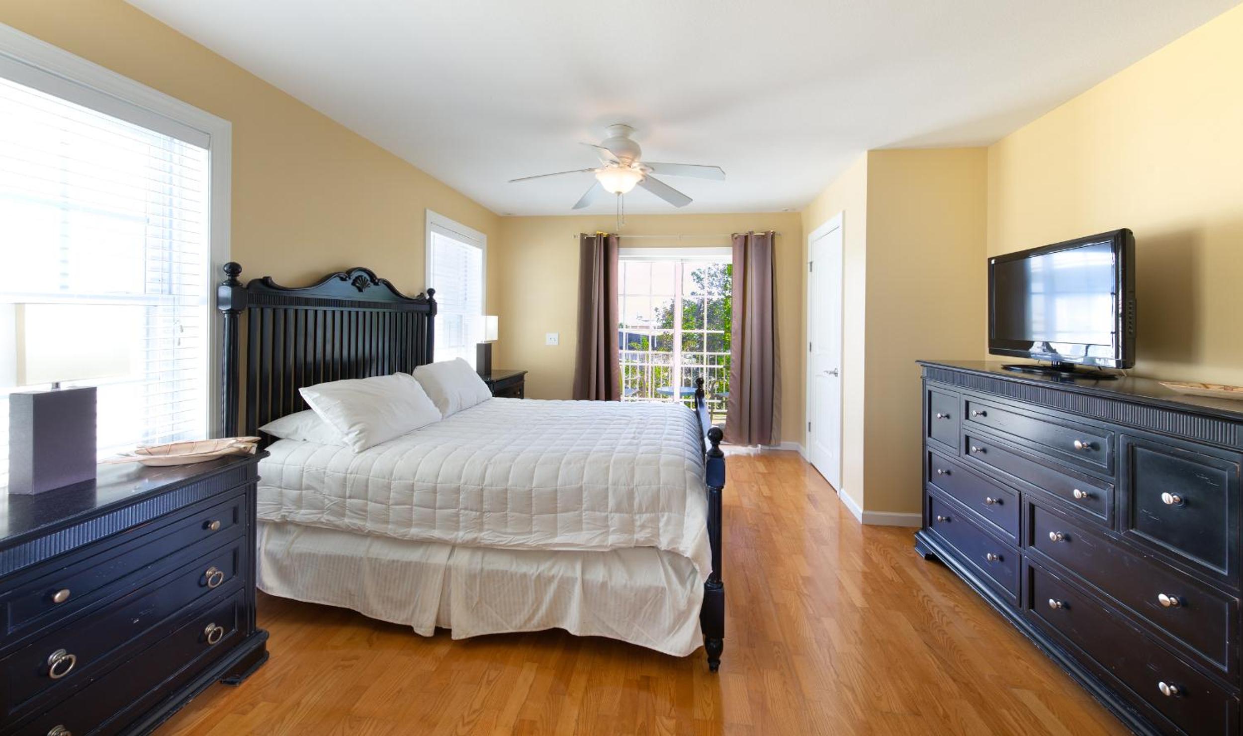 Accessible Three-Bedroom Three bathroom with Canal View - Off Property Location photo 1