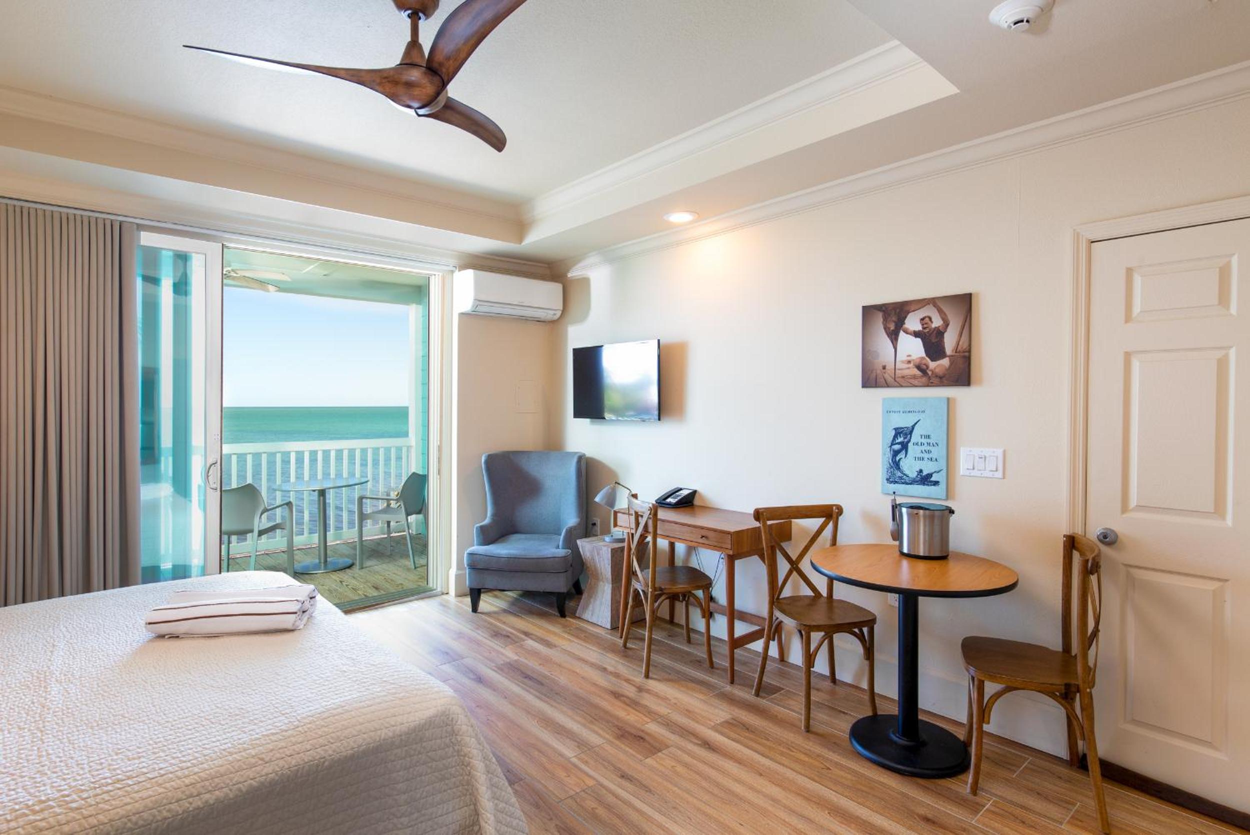 Premium Waterfront Room with King Bed Balcony (Accessible) photo 1