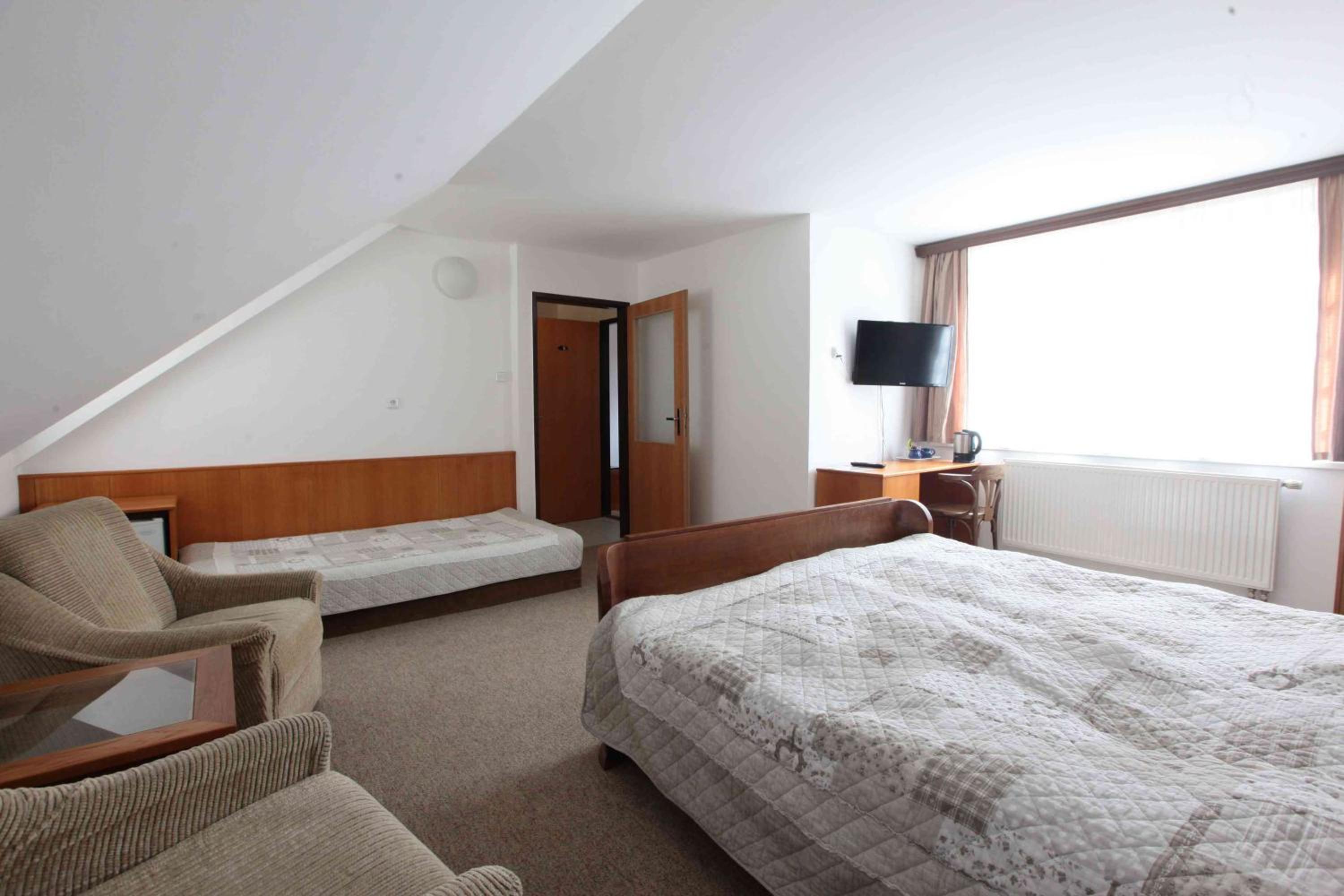 Classic Triple Room - Photo 2